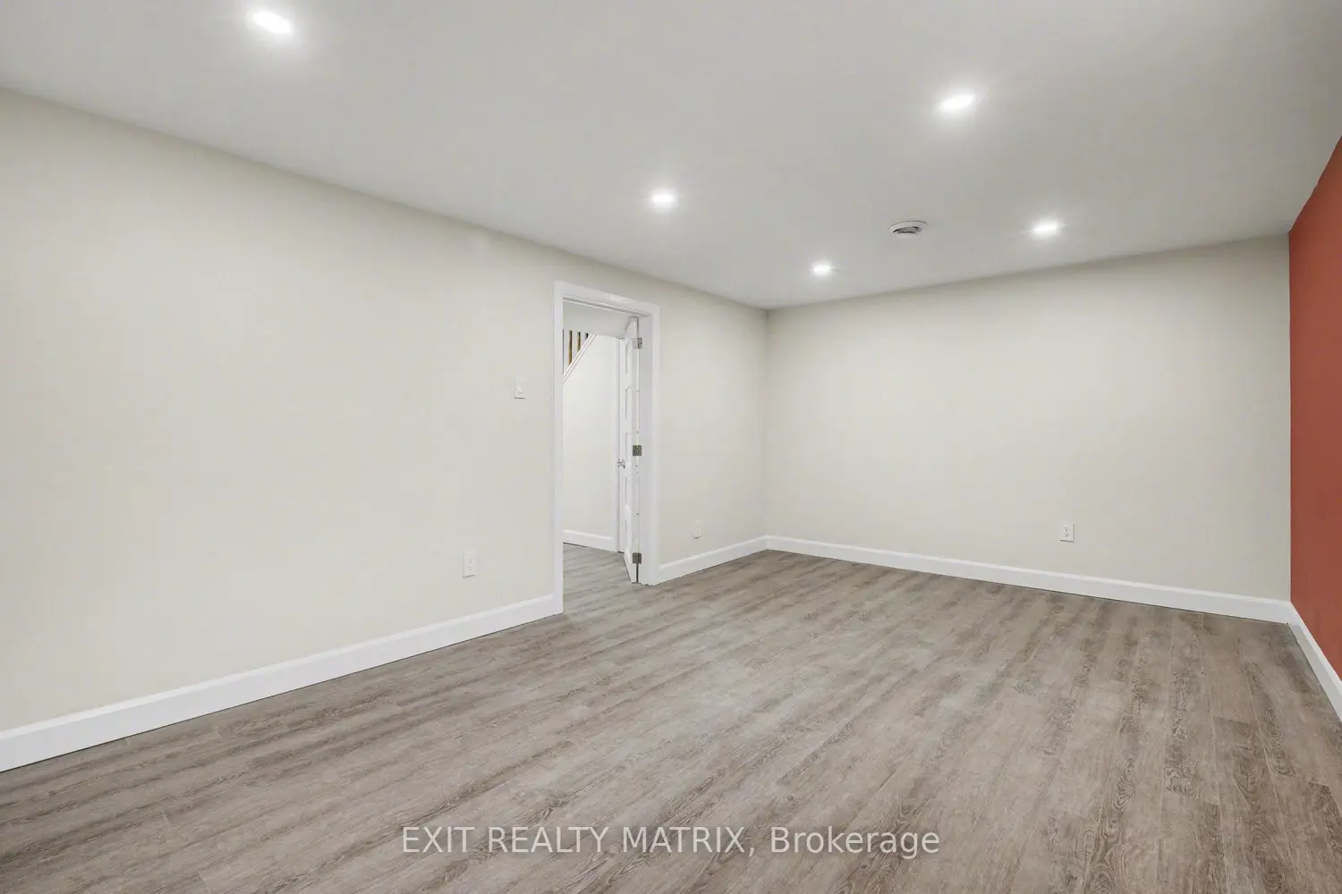 1468 Heatherington Road B photo 5