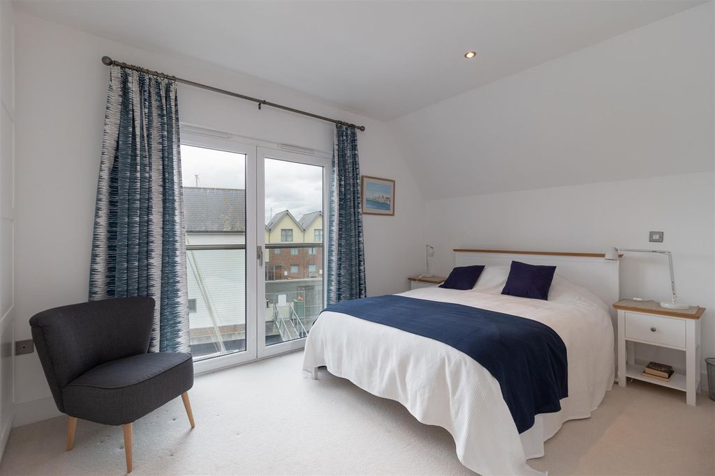Additional image 7 of 3 bed property to rentHeron Square, Island Harbour, Newport PO30