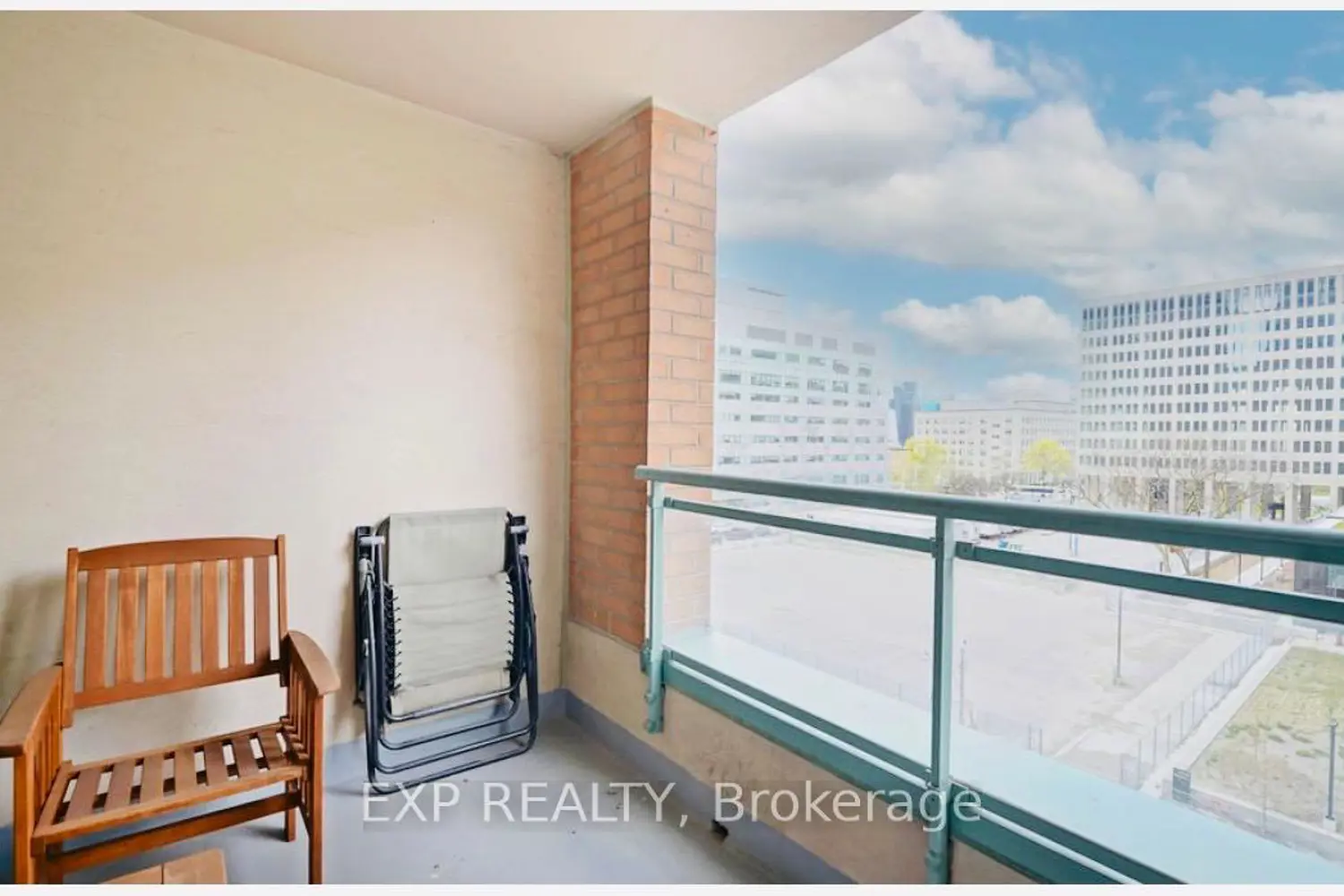 Additional image 14 of 889 Bay Street 607