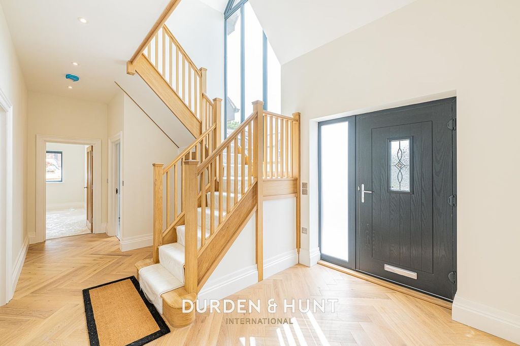 Additional image 16 of 4 bed detached house to rentMott Street, Loughton IG10