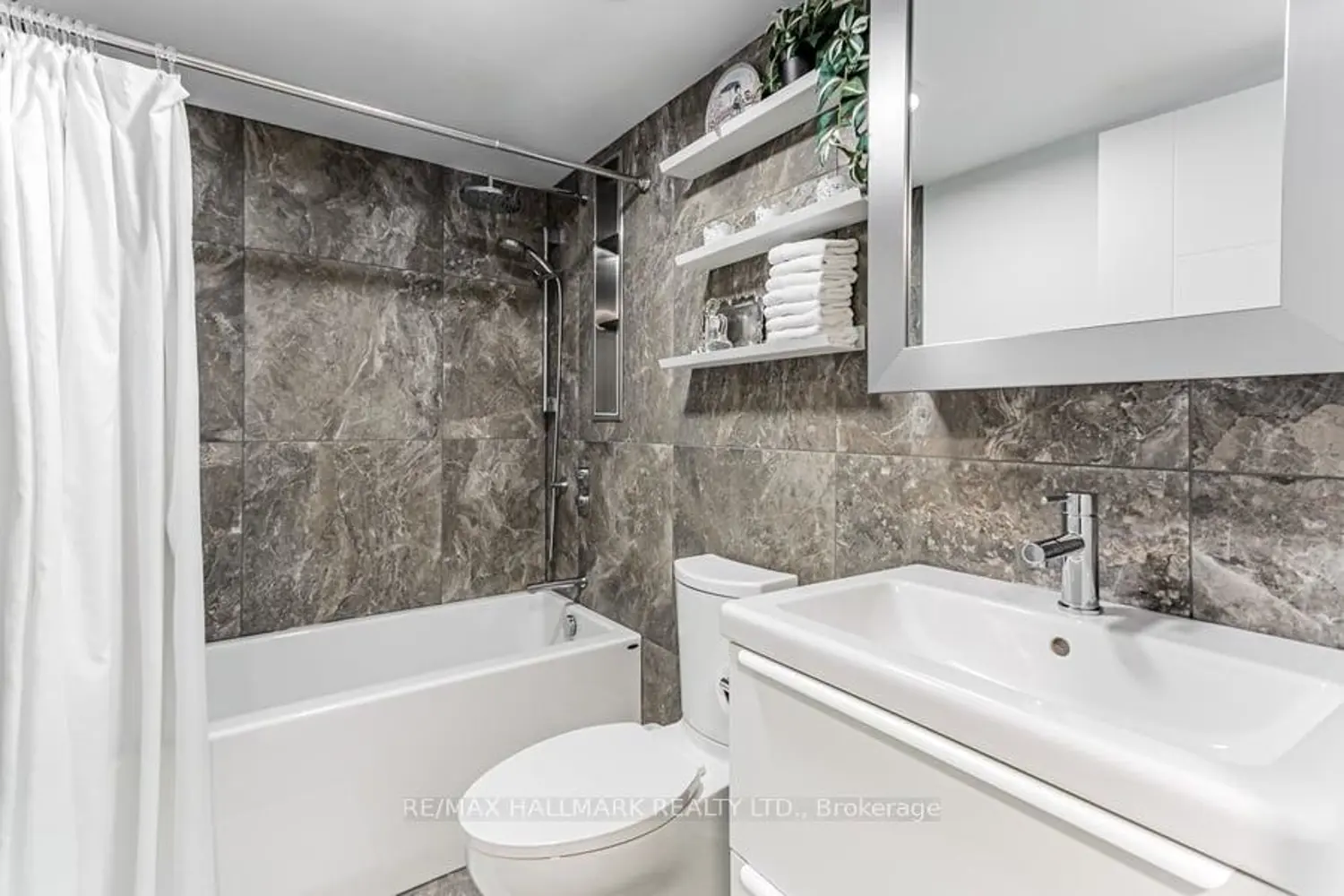 Additional image 11 of 381 Front Street 1810