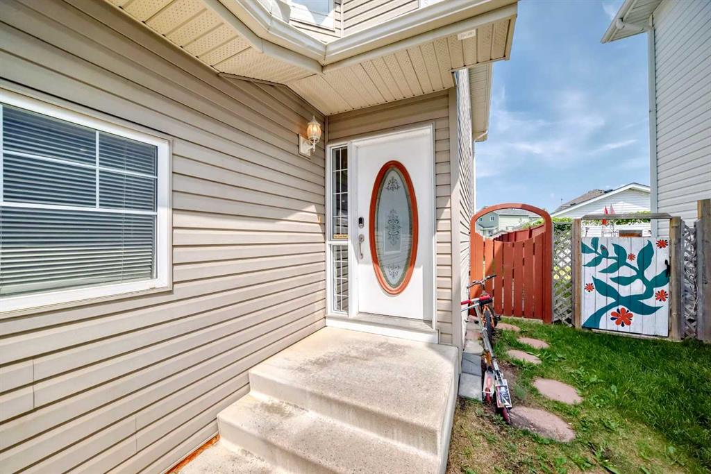 Additional image 2 of 262 Covewood Park NE, Calgary, AB, T3K 4V7