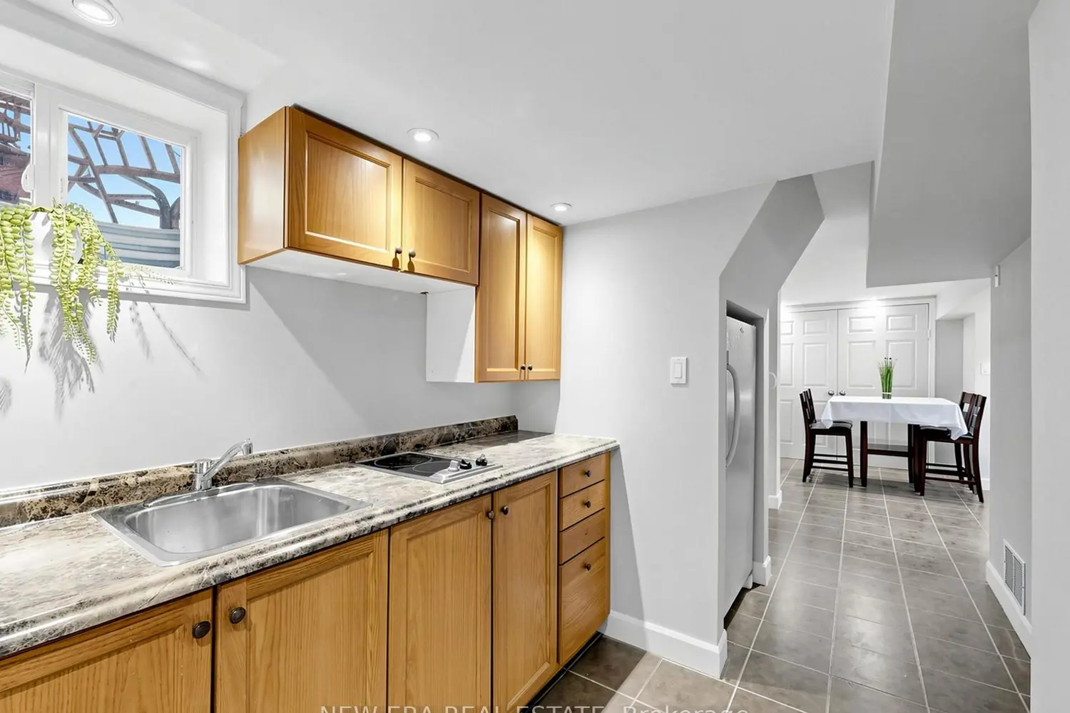 Additional image 16 of 4246 Bloor Street