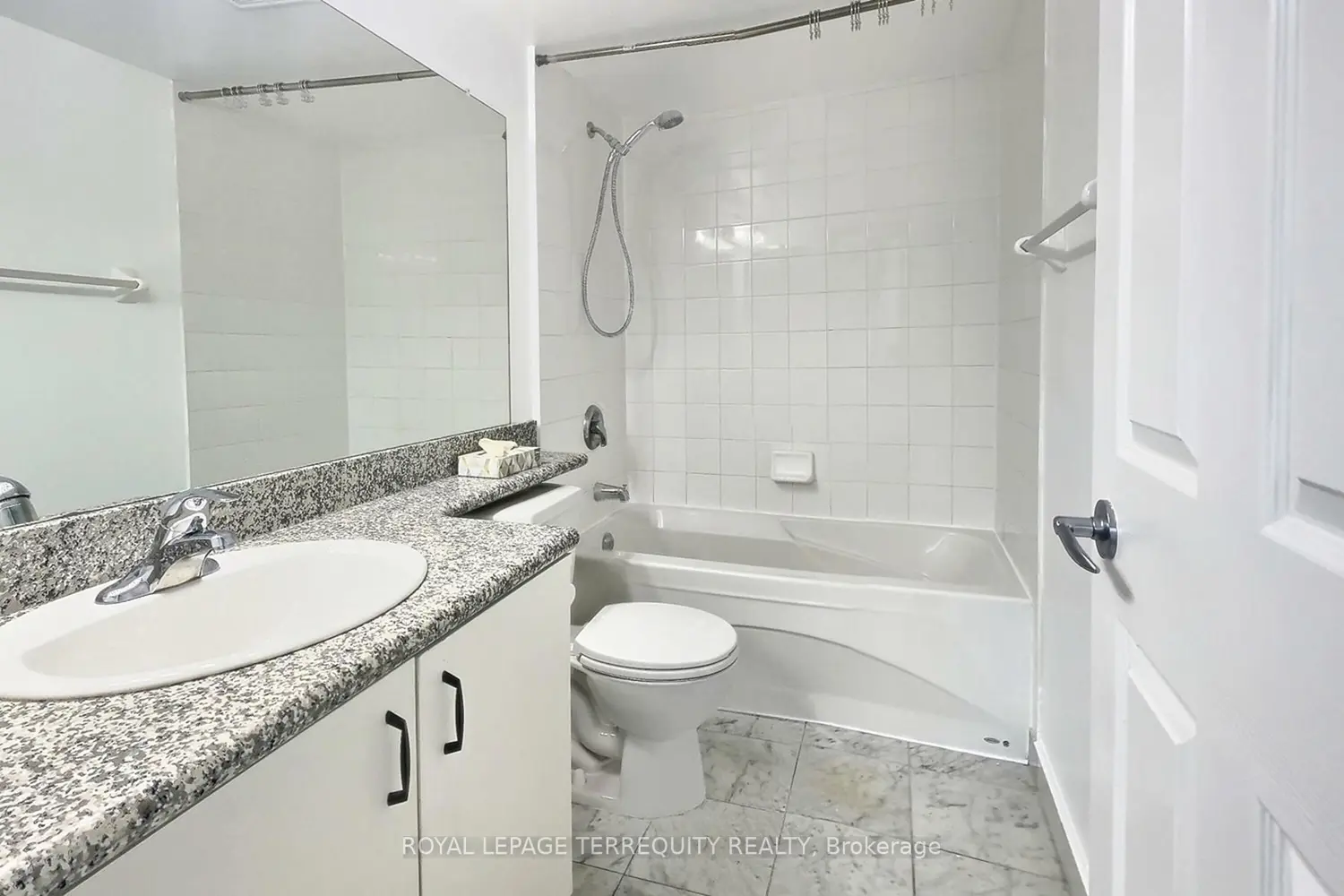 Additional image 13 of 230 Queens Quay 2322