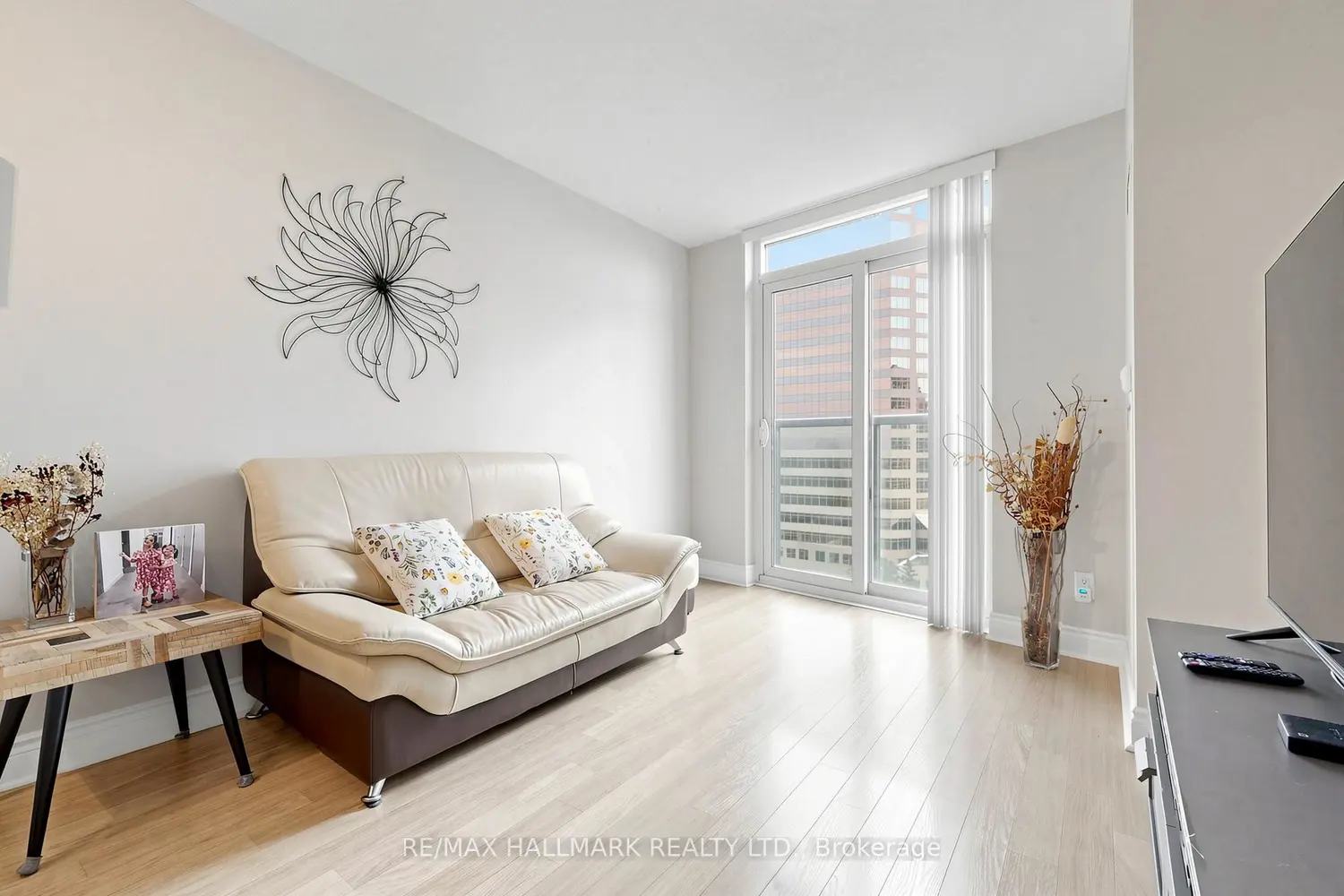 Additional image 8 of 25 Greenview Avenue 1124