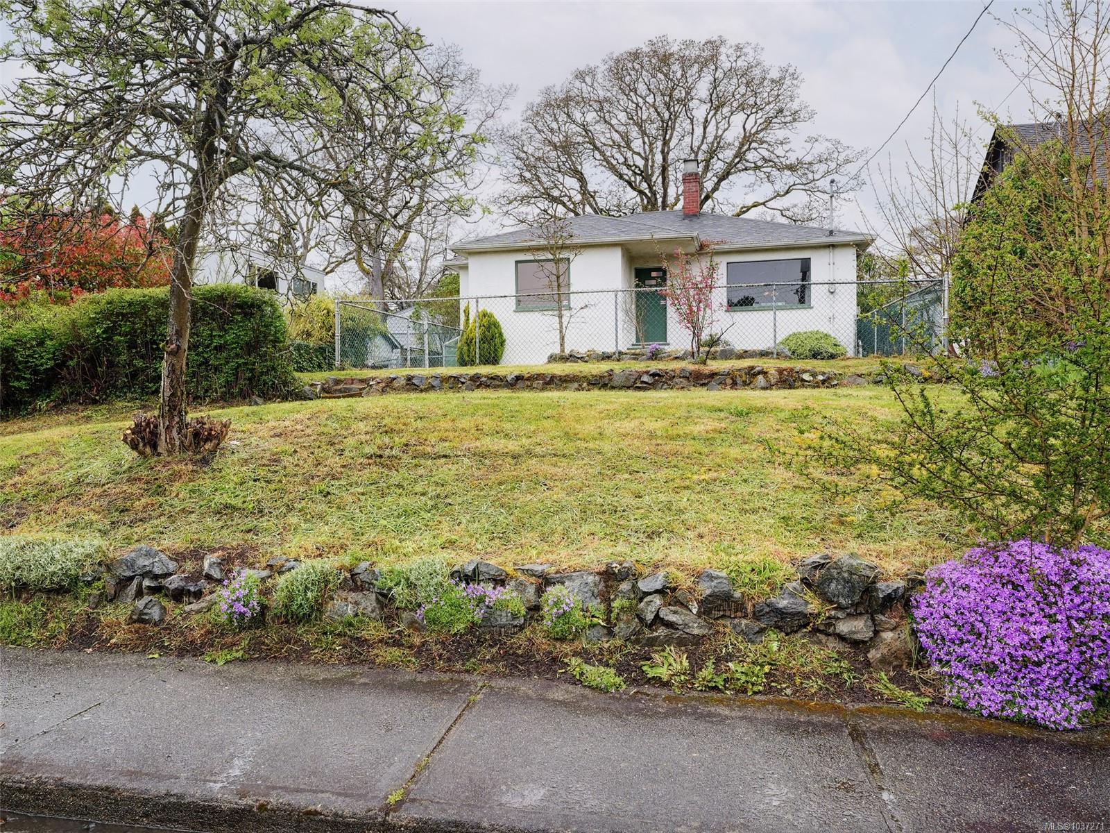 2522 Vancouver Street, Victoria, BC, V8T 4A7