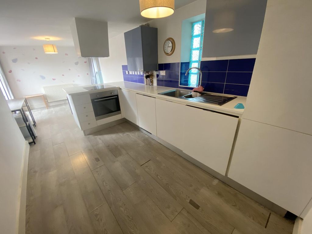 Additional image 4 of 2 bed flat to rentLugley Street, Newport PO30