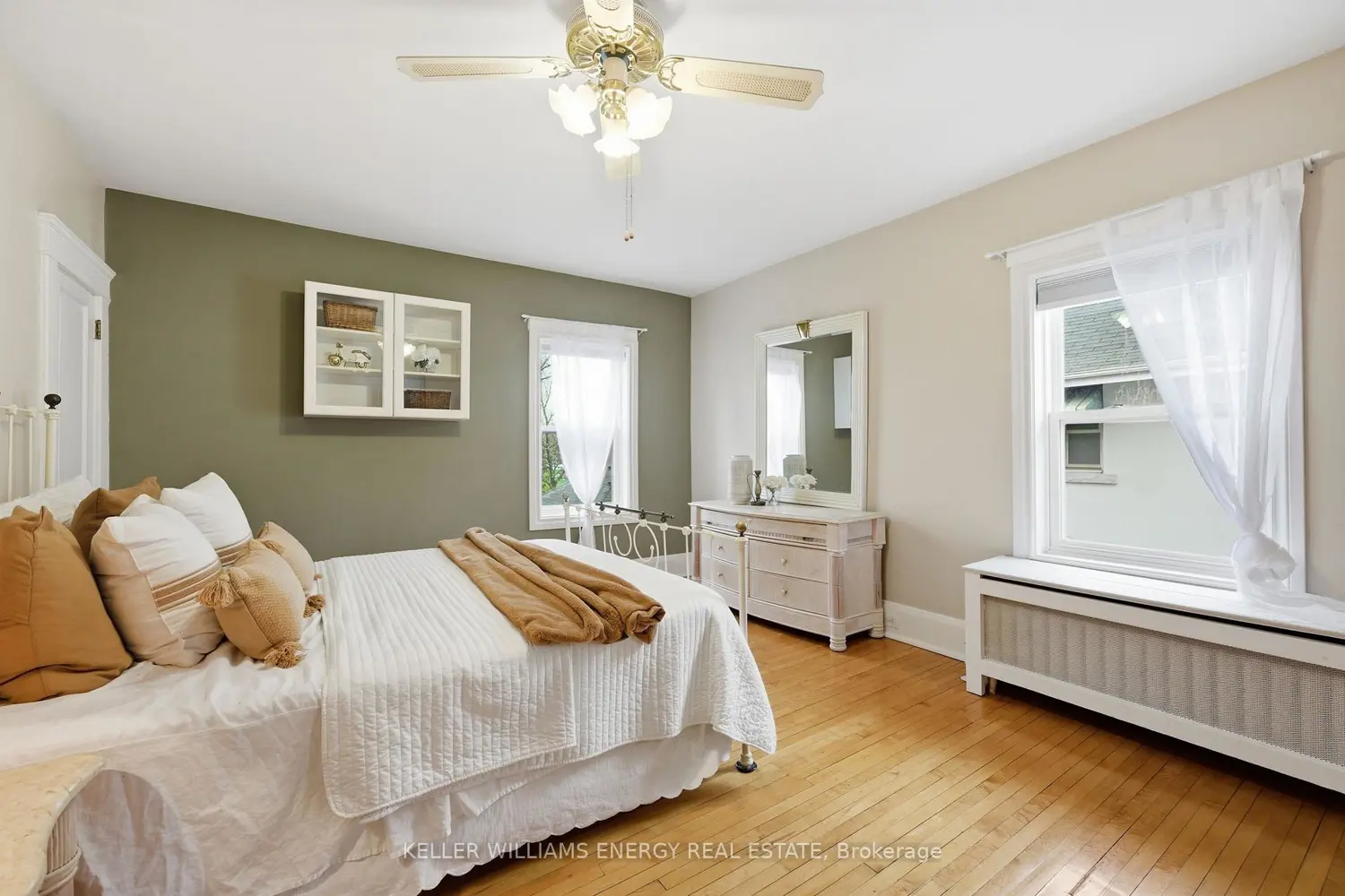 Additional image 10 of 452 Simcoe Street
