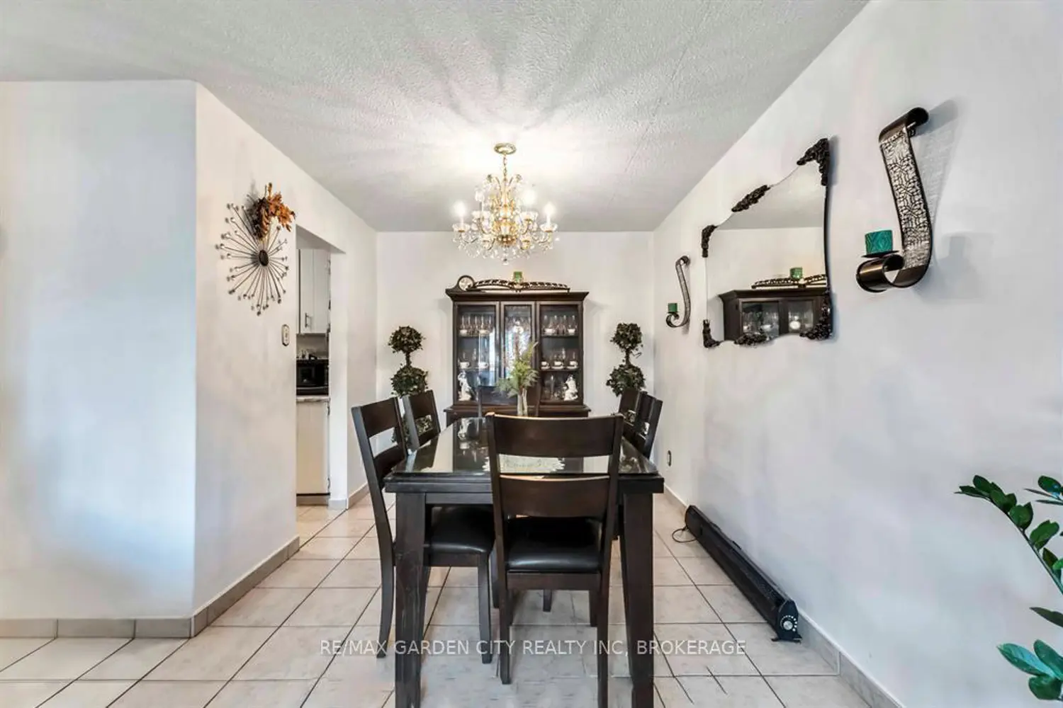 Additional image 12 of 4692 Crysler Avenue 202