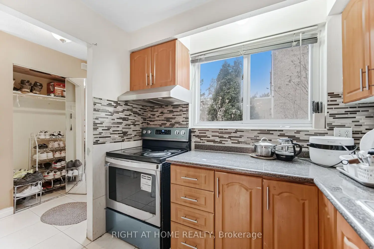 Additional image 6 of 415 Silverstone Drive 4