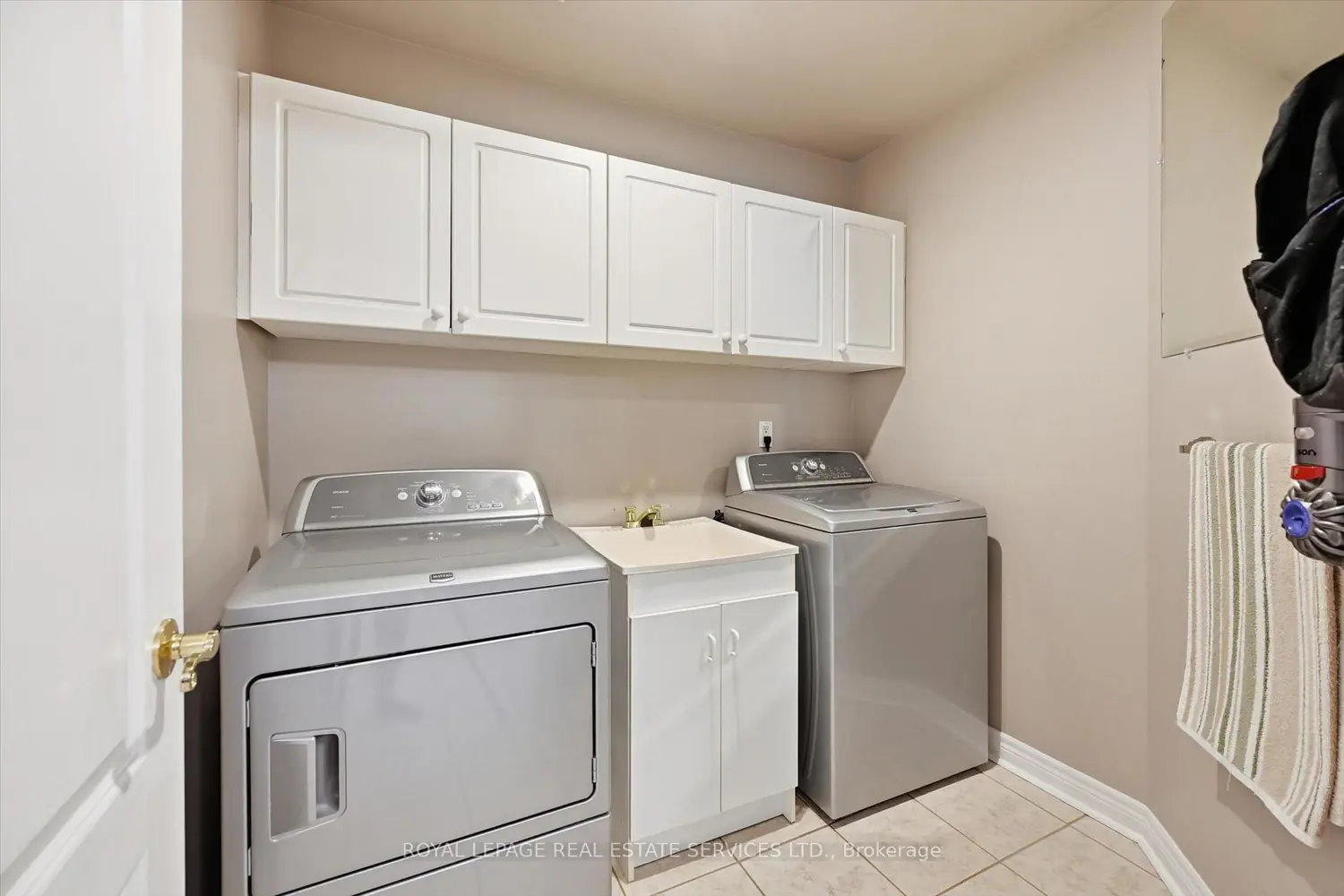 Additional image 6 of 2605 Longridge Crescent