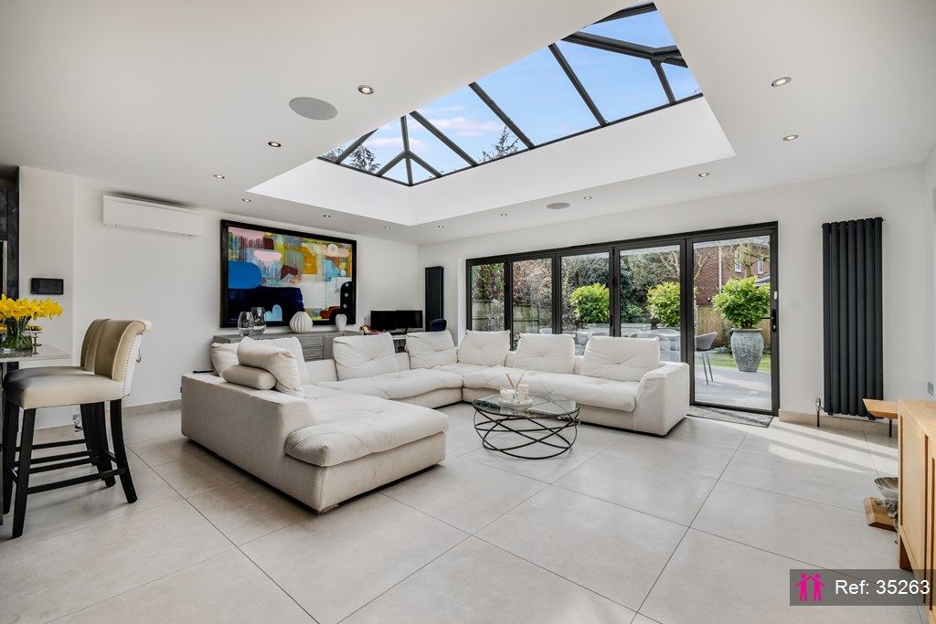 5 bed detached house to rentRoundwood Avenue, Brentwood CM13