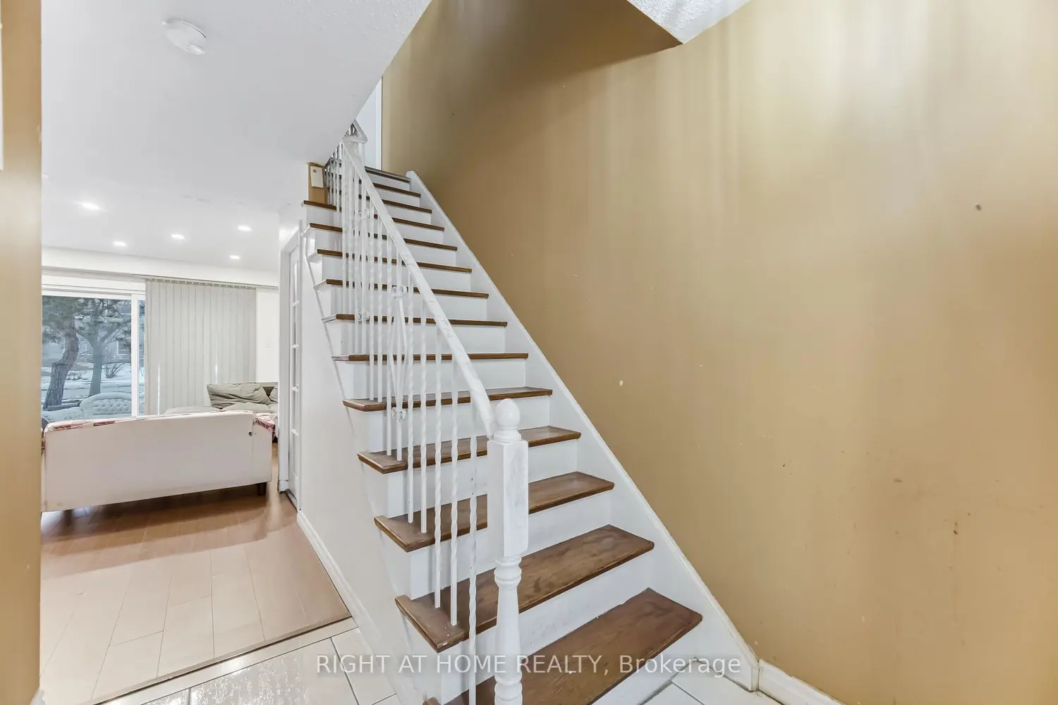 Additional image 8 of 415 Silverstone Drive 4