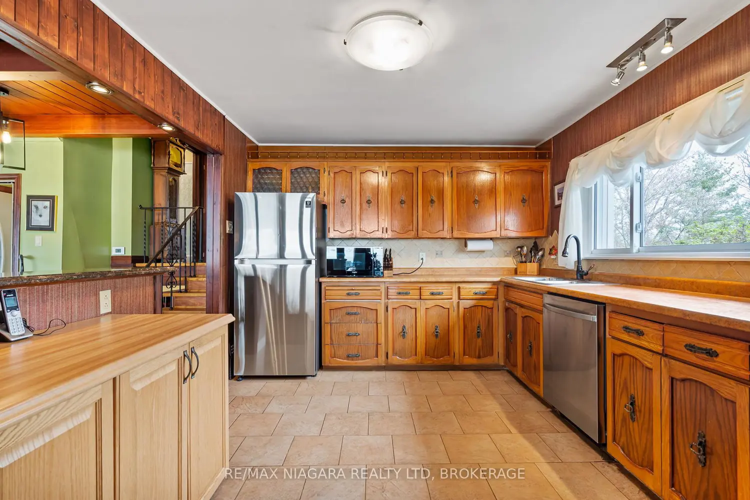 Additional image 9 of 10419 Lakeshore Road