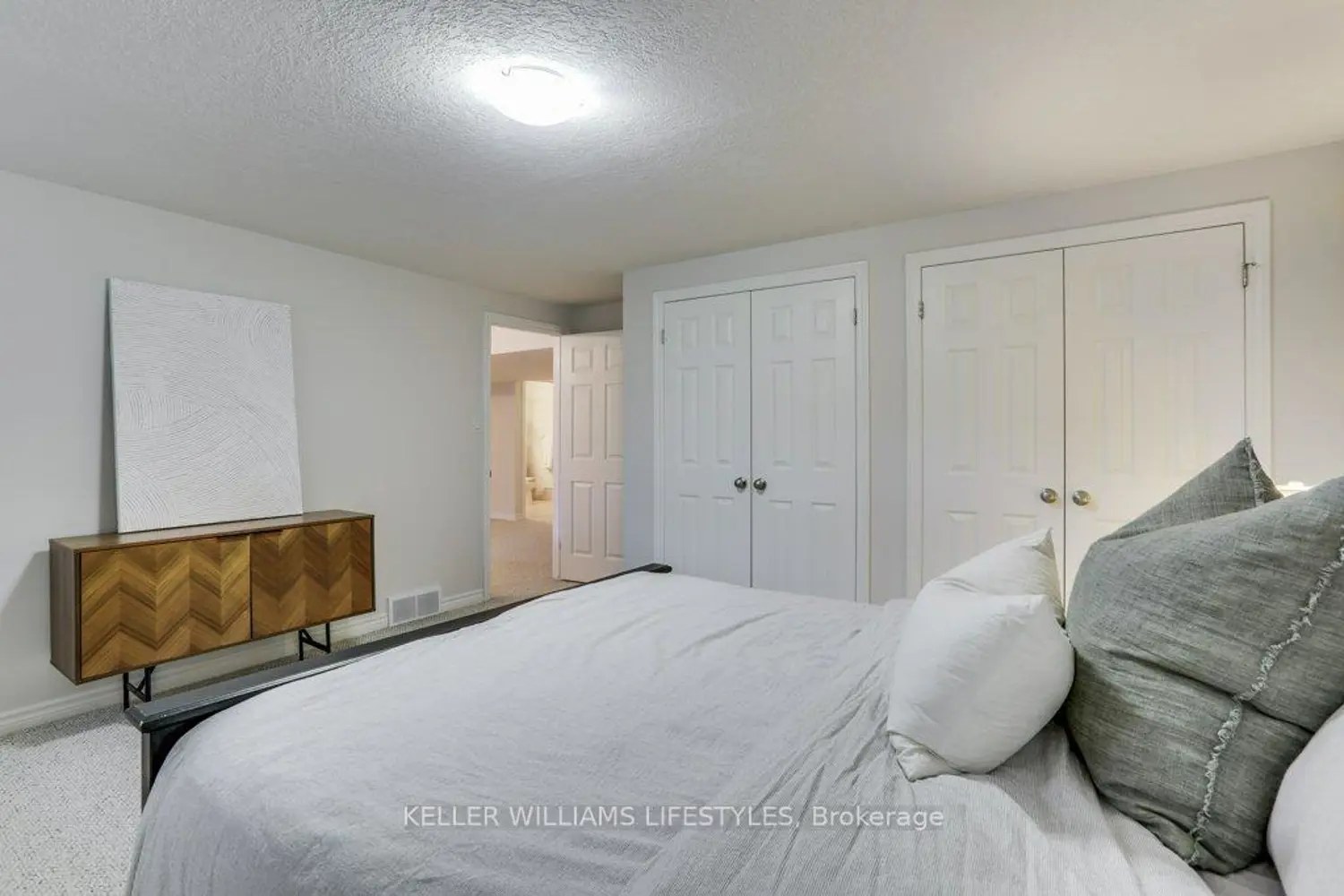 Additional image 16 of 2090 Denview Avenue