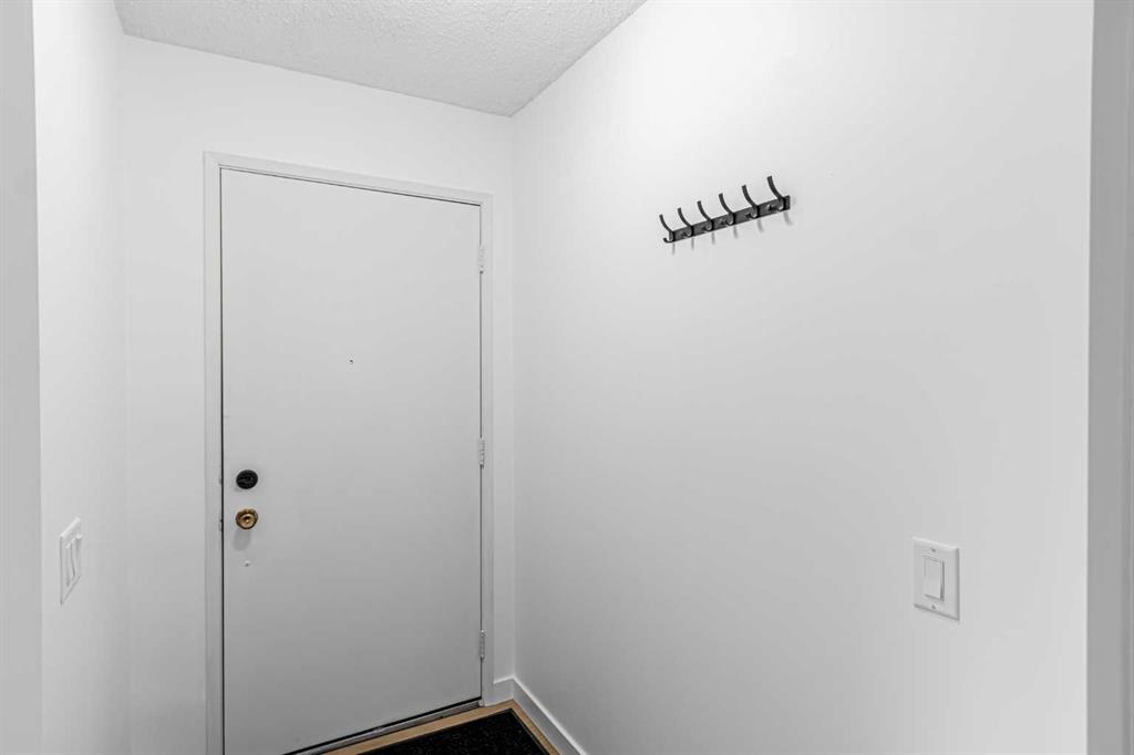 Additional image 4 of 111 Lynnview Way SE, Calgary, AB, T2C 1T4