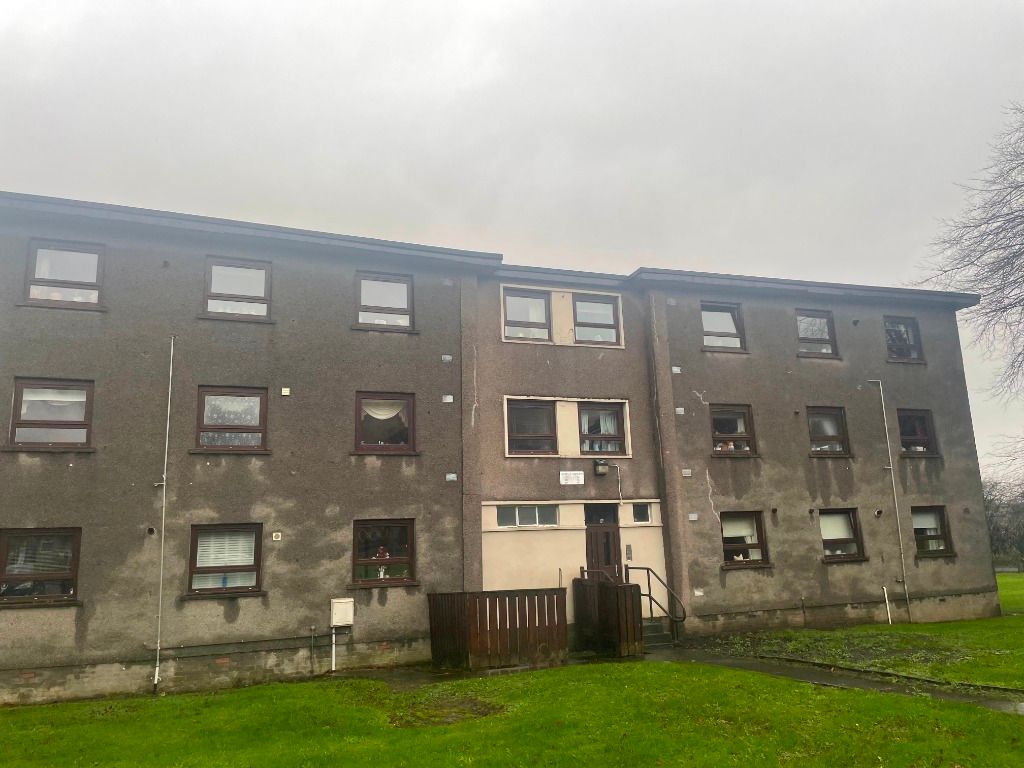 4 bed flat to rentChapelle Crescent, Tillicoultry, Clackmannanshire FK13