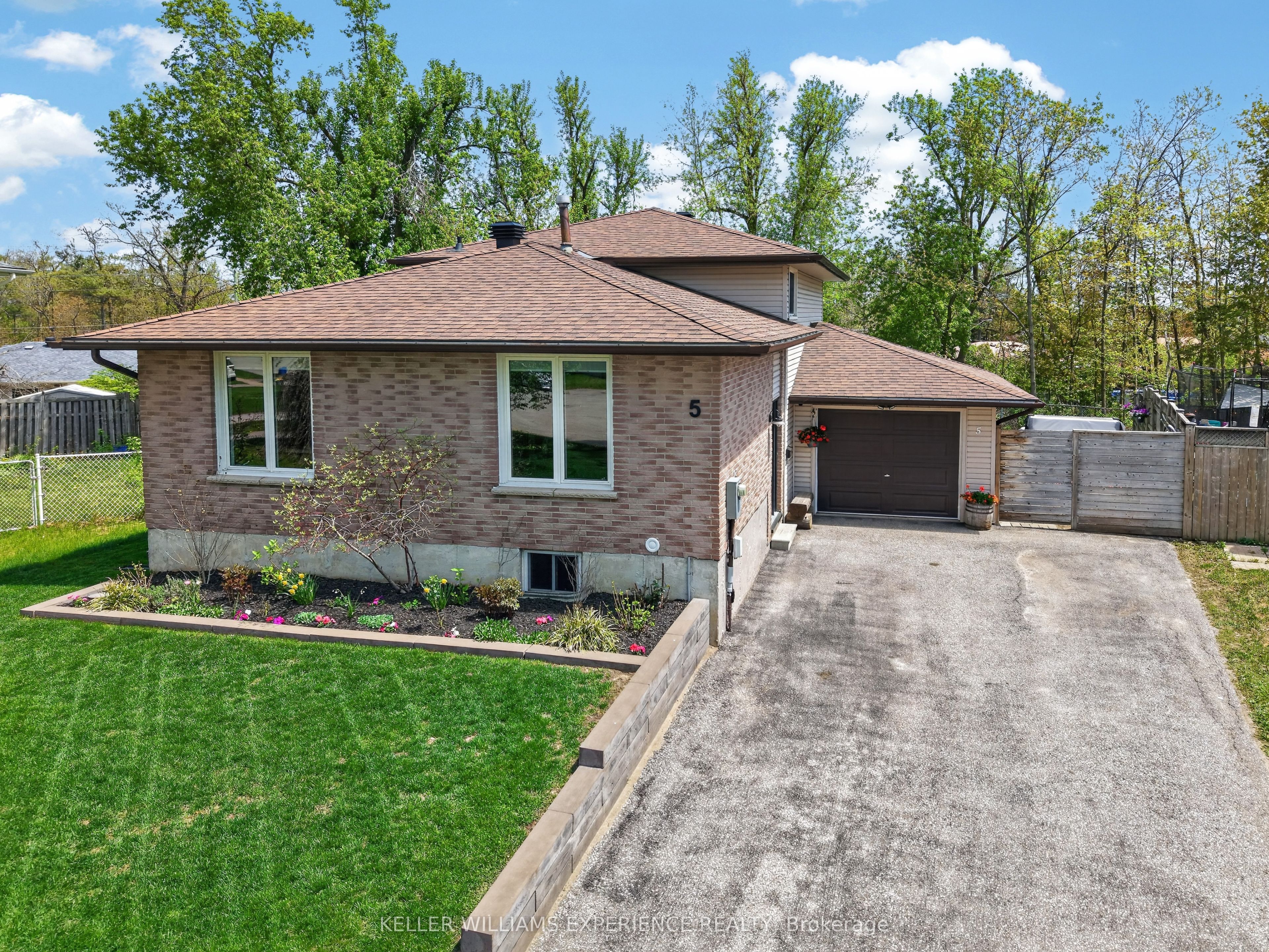 5 Atwood Court, Barrie, ON, L4N 4V3