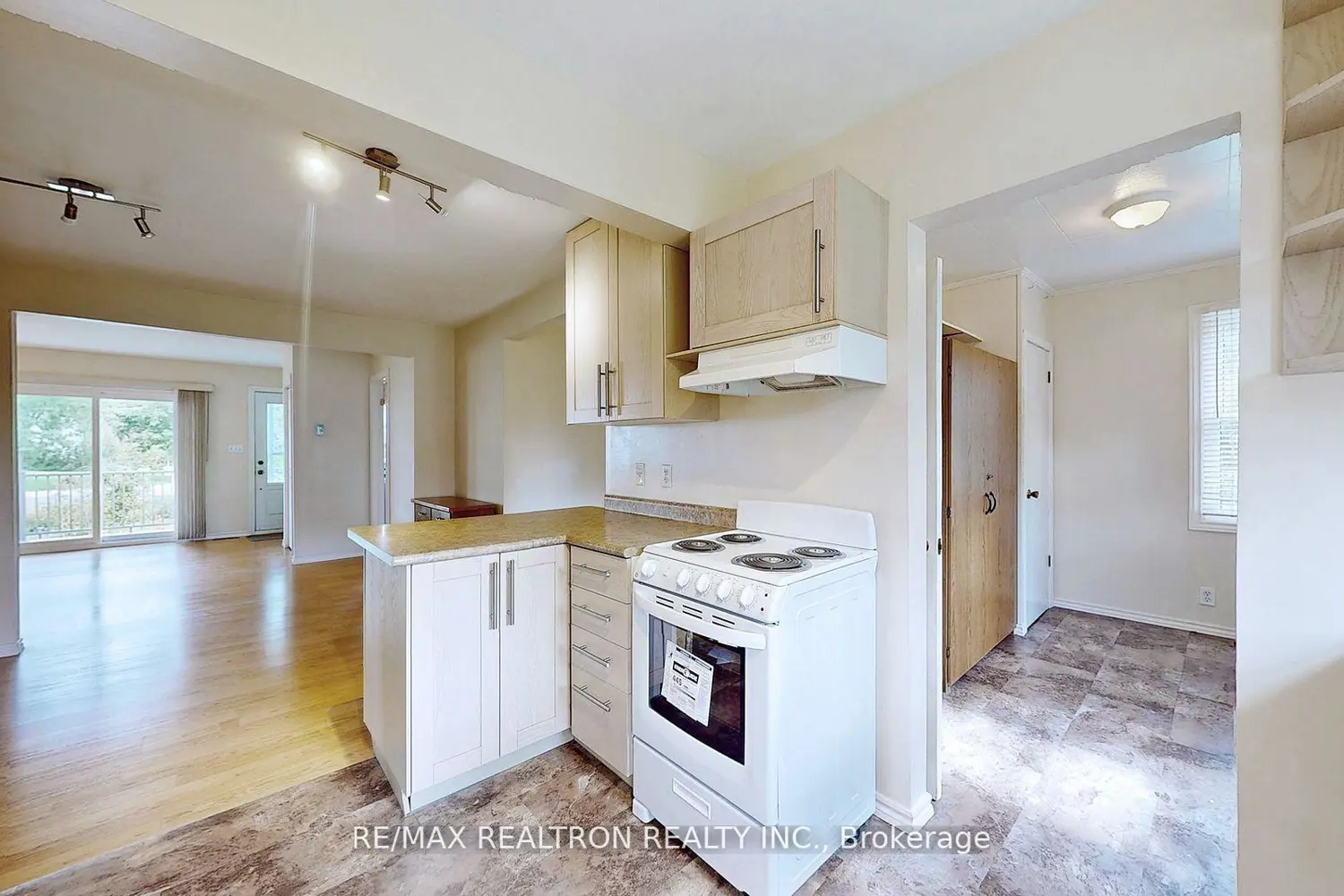 157 Woodfield Drive photo 5