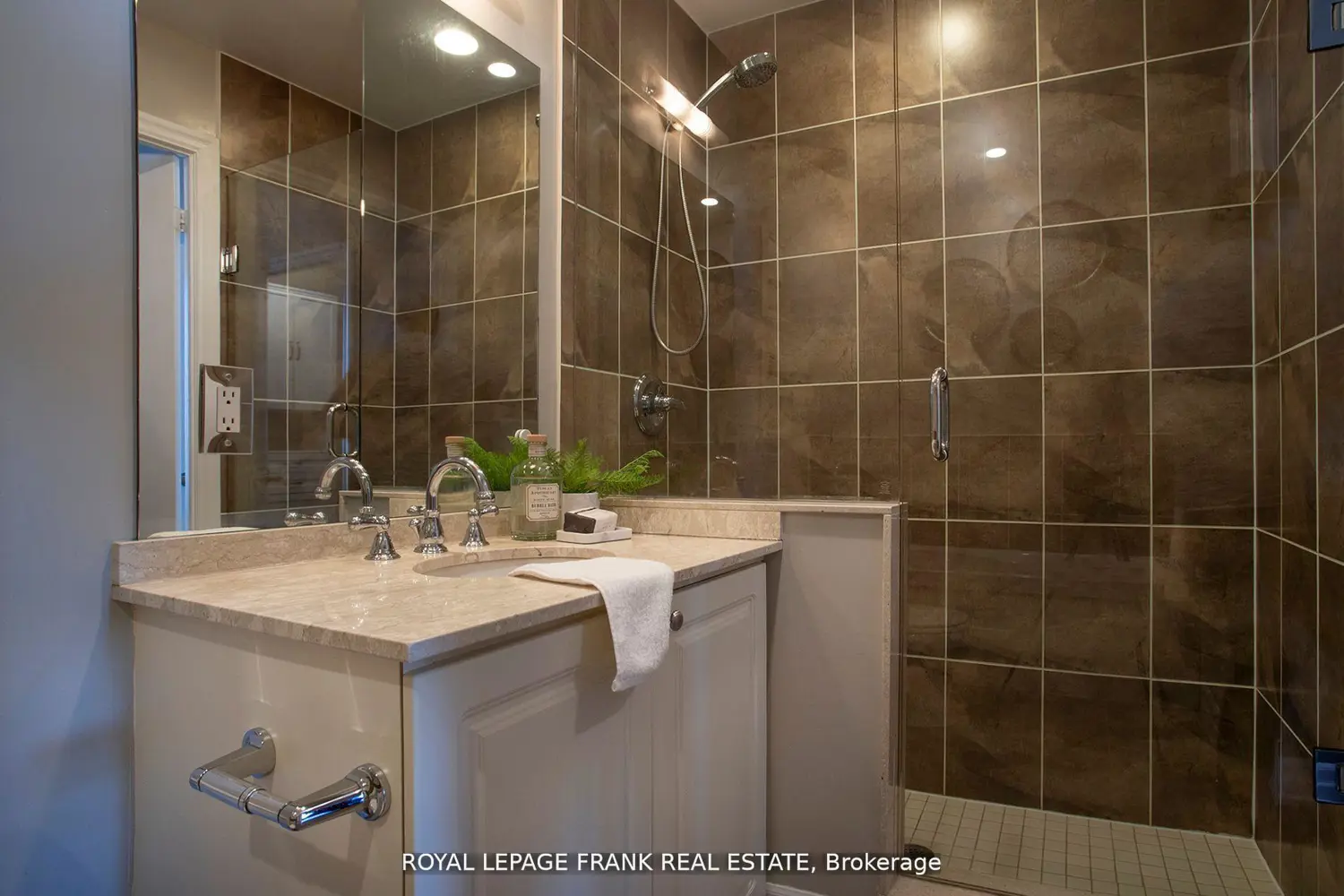 Additional image 18 of 1600 Charles Street 101