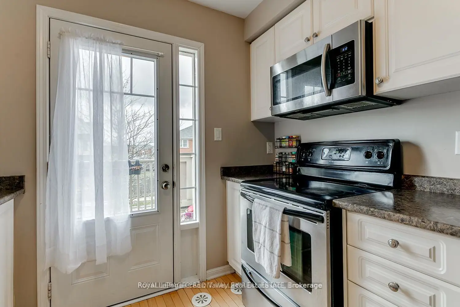 888 Fowles Court photo 5