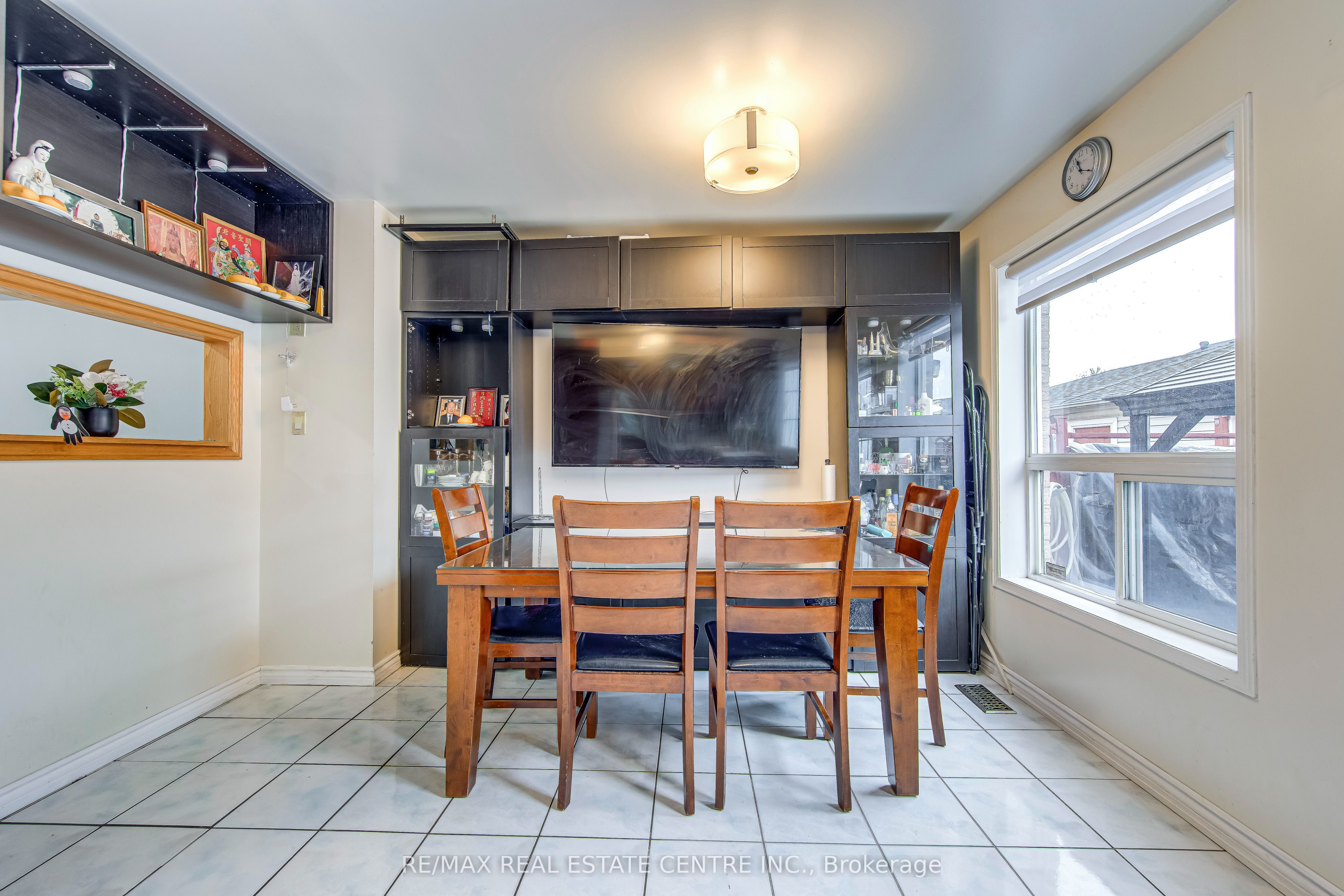 Additional image 6 of 2080 St Clair Avenue W, Toronto, ON, M6N 1K3