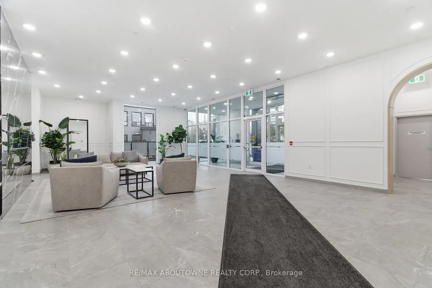 71 Wyndham Street 506 photo 2