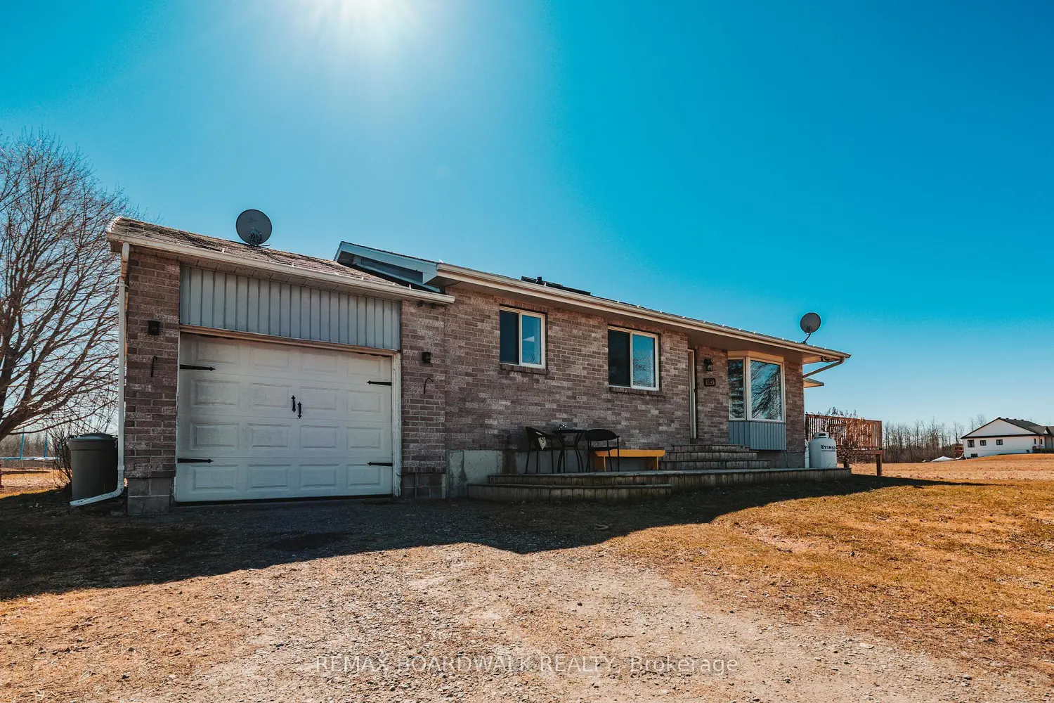 885 Townline Road photo 4