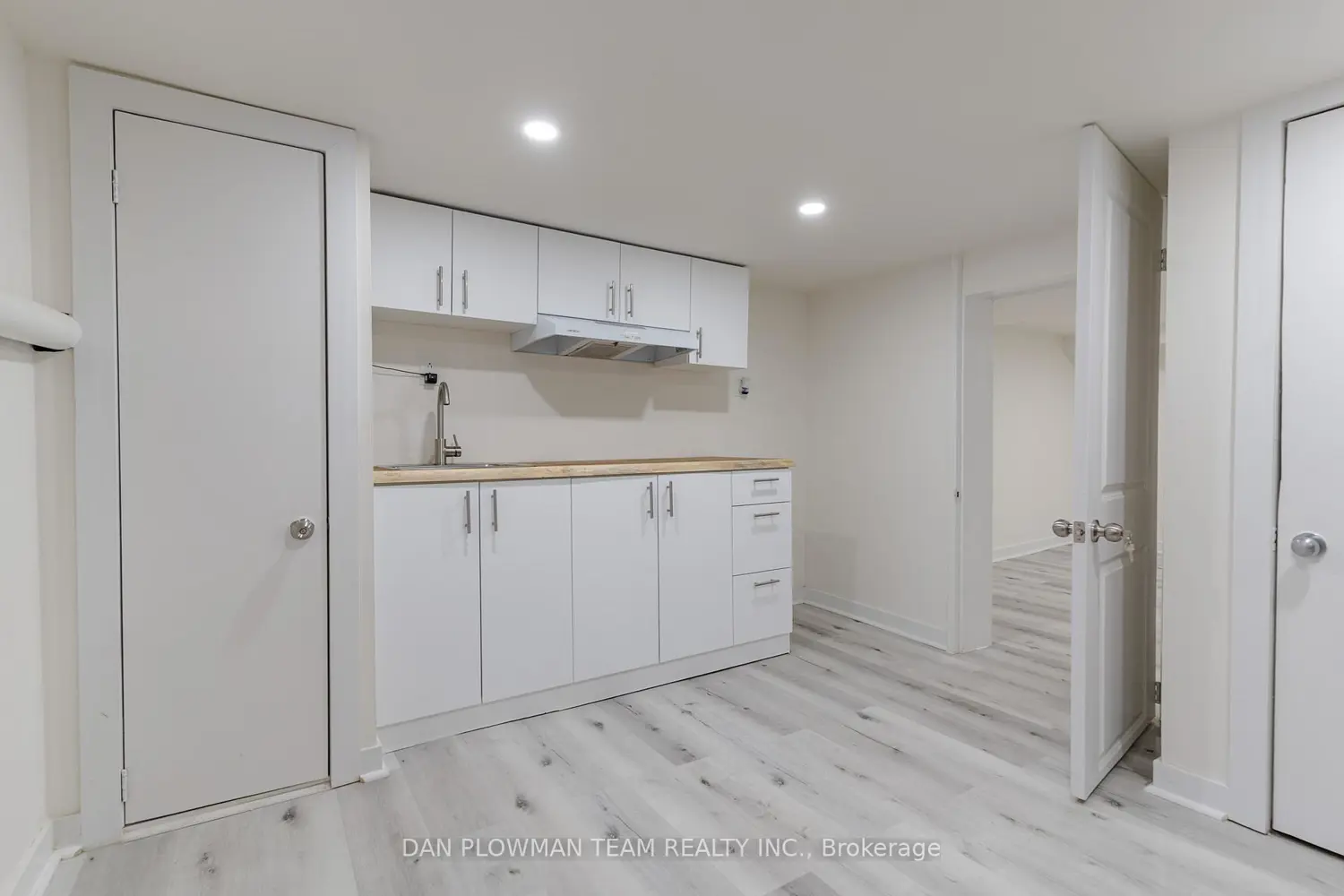 Additional image 8 of 752 Douglas Street