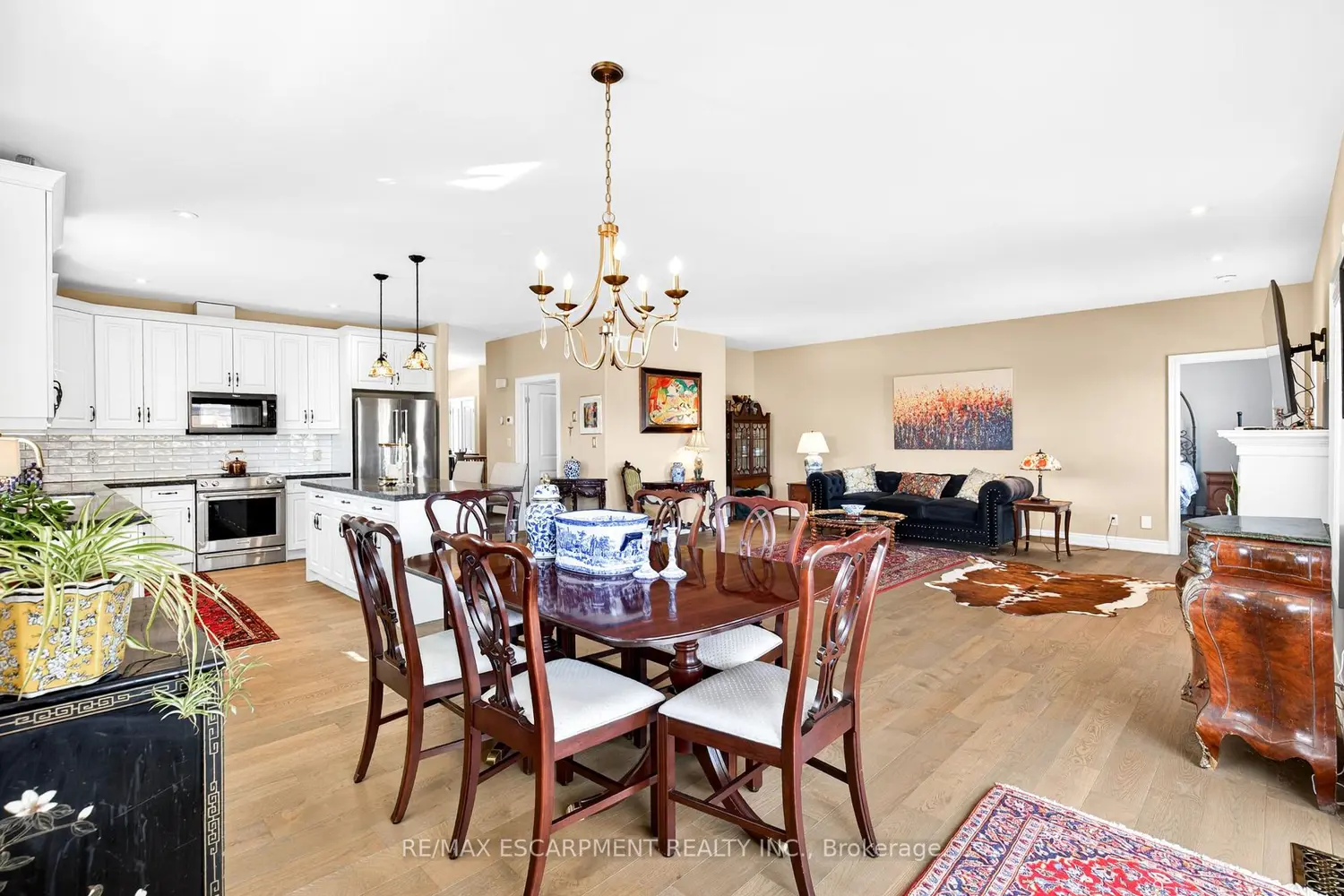 Additional image 10 of 3757 St. Peter Avenue 4