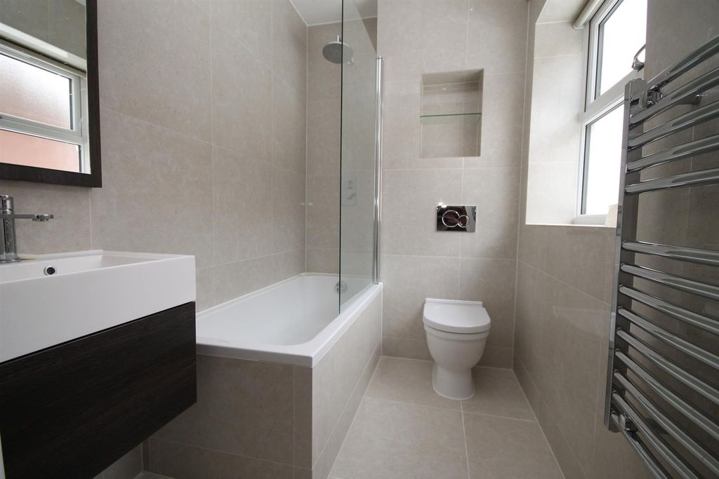 Additional image 9 of 3 bed flat to rentWilliam Court, 109-111 Manor Road, Chigwell, Essex IG7