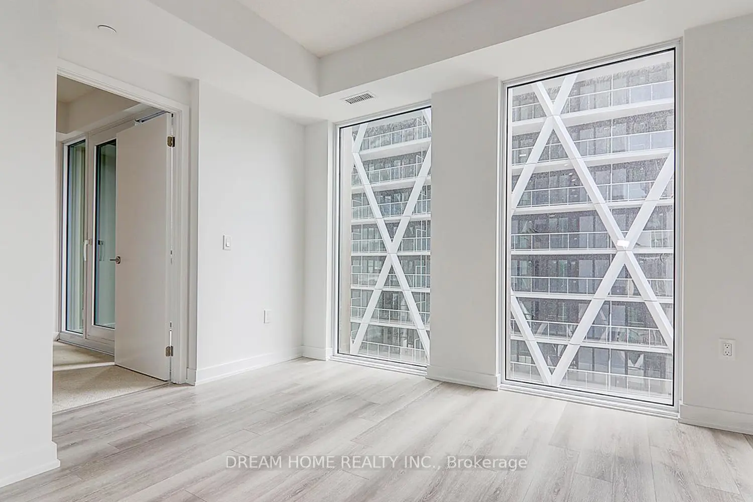 Additional image 12 of 238 Simcoe Street 1608