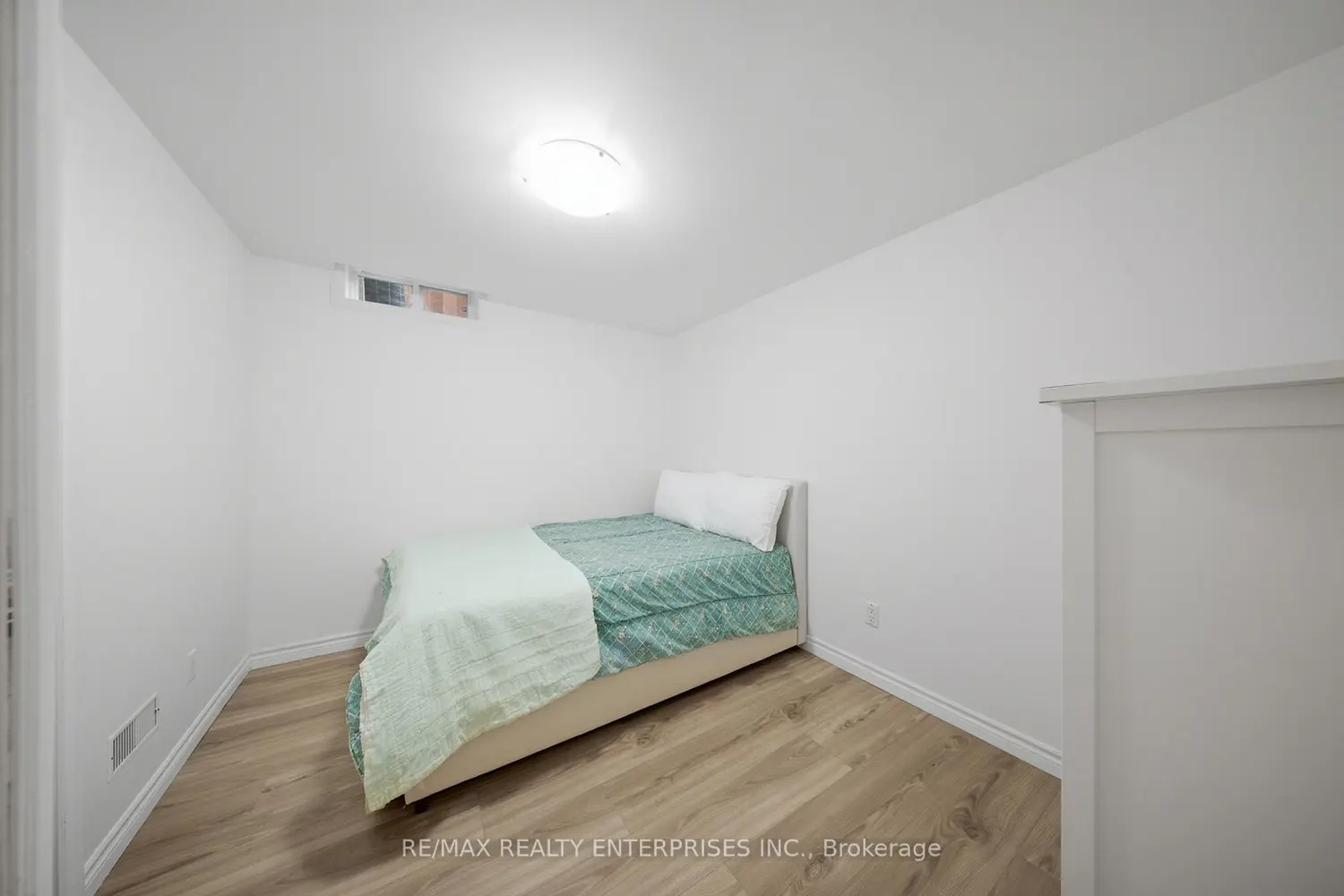 Additional image 16 of 23 Cowan Boulevard