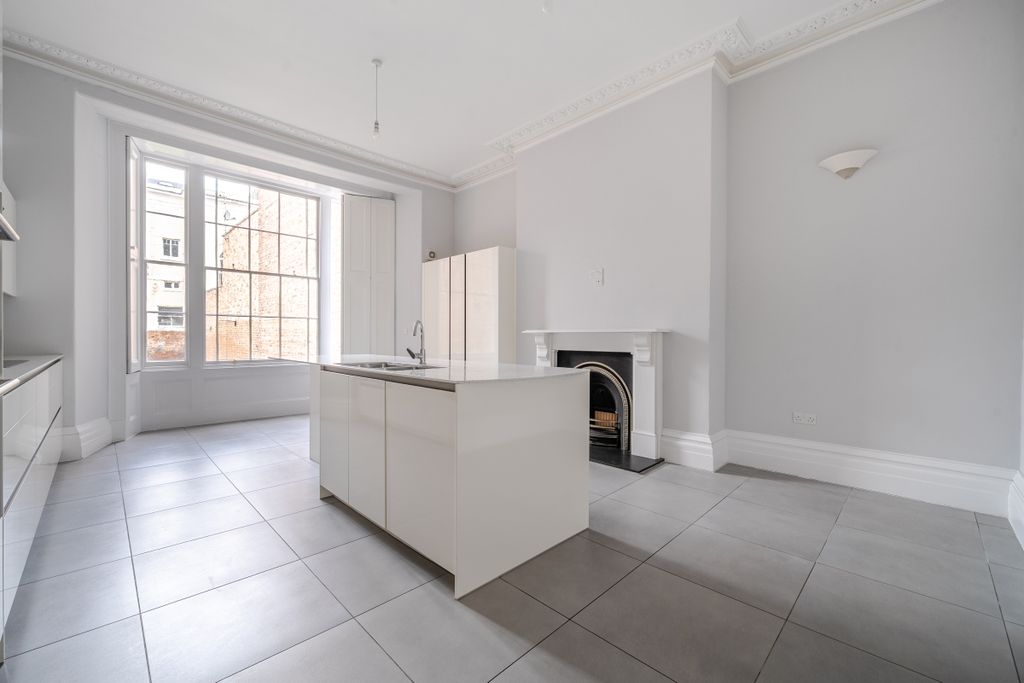 Additional image 19 of 6 bed town house to rentSuffolk Square, Cheltenham GL50