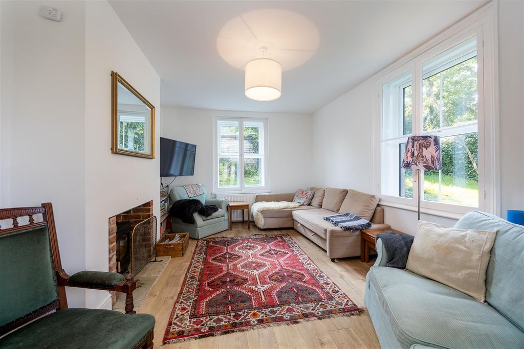 Additional image 2 of 4 bed detached house to rentSummers Lane, Totland Bay PO39