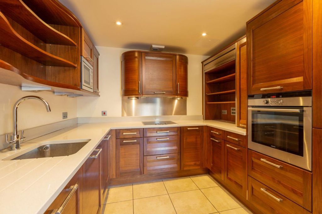 Additional image 7 of 3 bed flat to rentKincraig Drive, Sevenoaks TN13