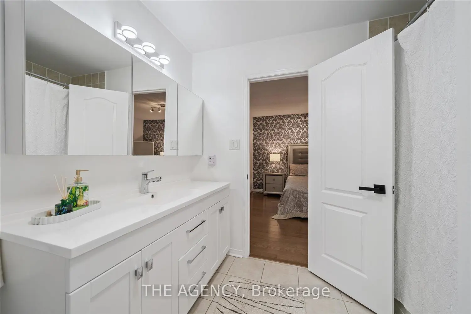 Additional image 8 of 908 Oaktree Crescent