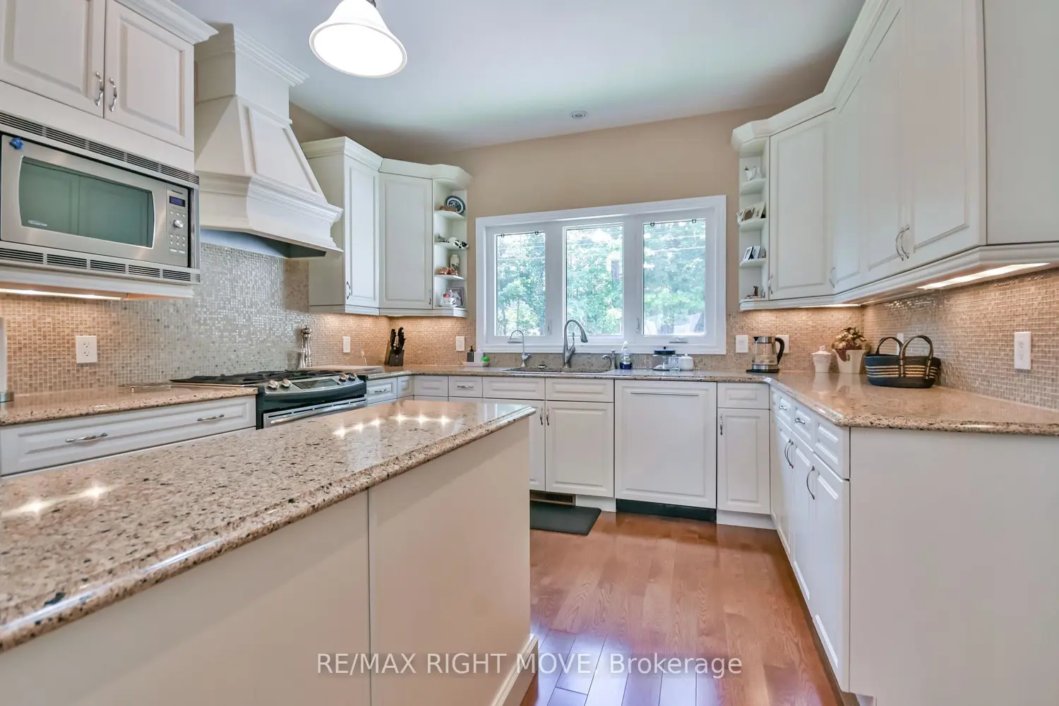 1756 Bay Park Road photo 3