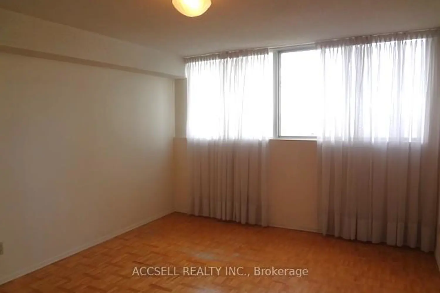 Additional image 3 of 3700 Kaneff Crescent 2106
