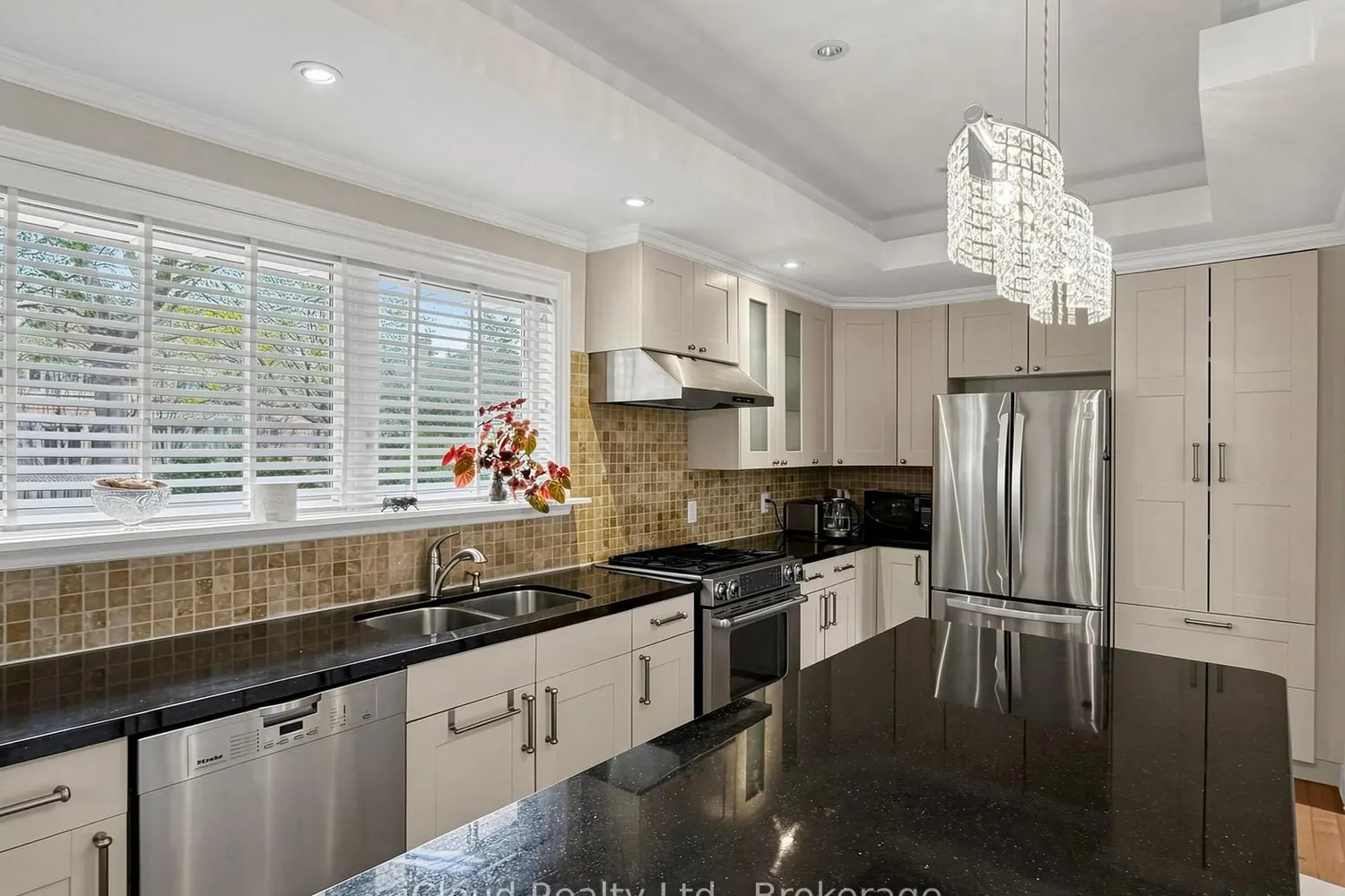 Additional image 17 of 164 Munro Boulevard