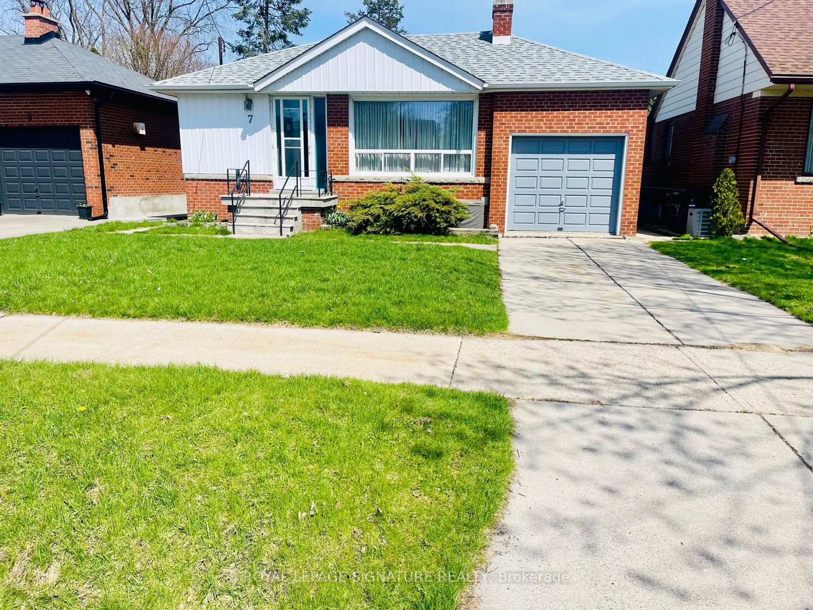 7 Placid Road, Toronto, ON, M8Z 4A3