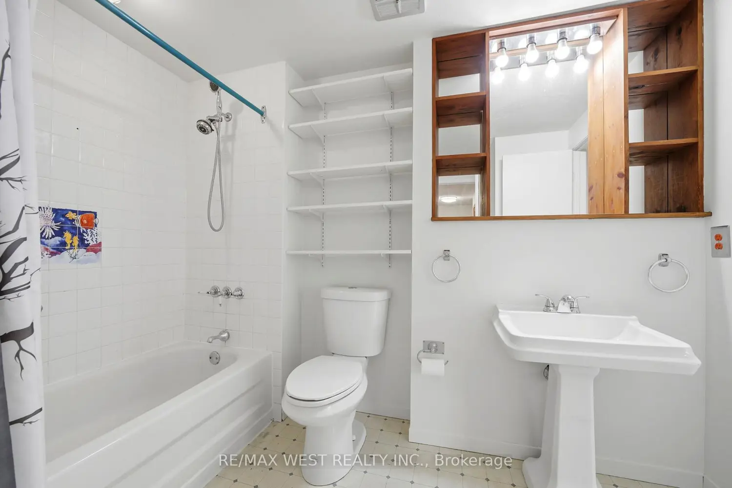 318 Laurier Avenue 43 photo 5