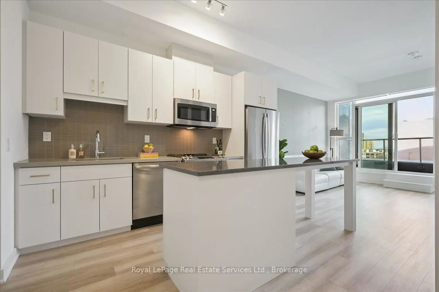 Additional image 12 of 2007 James Street 308