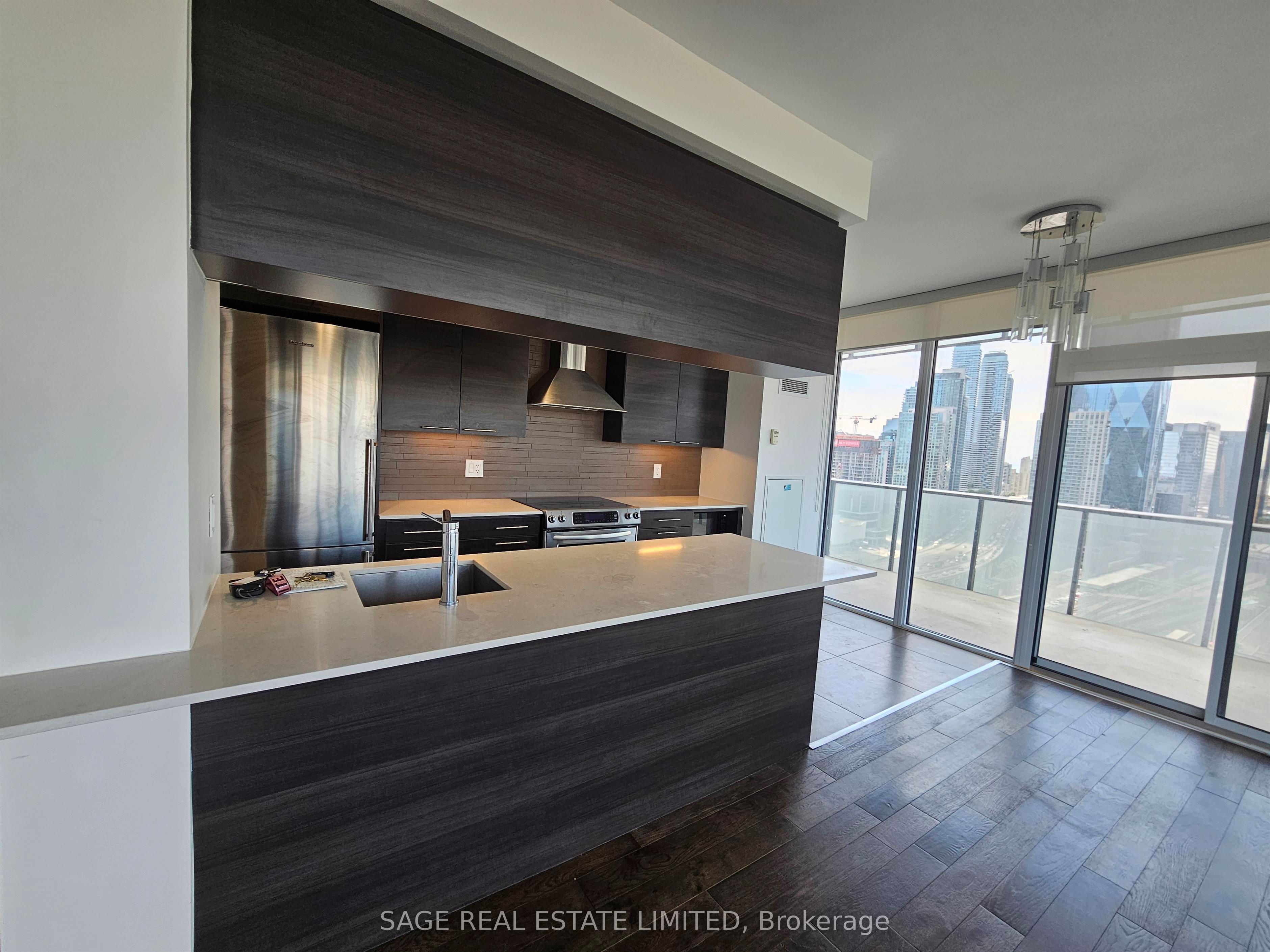 2403-1 Market Street, Toronto, ON, M5E 0A2