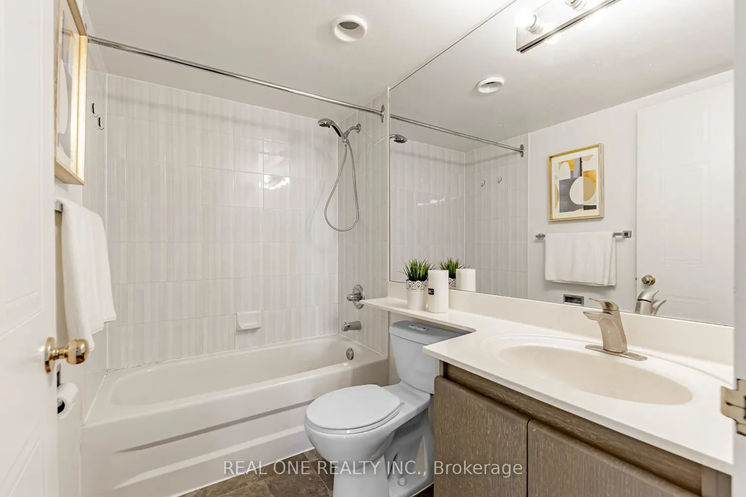Additional image 9 of 238 Doris Avenue 1503