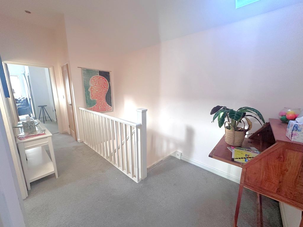 Additional image 13 of 4 bed detached house to rentBuntingbridge Road, Ilford IG2