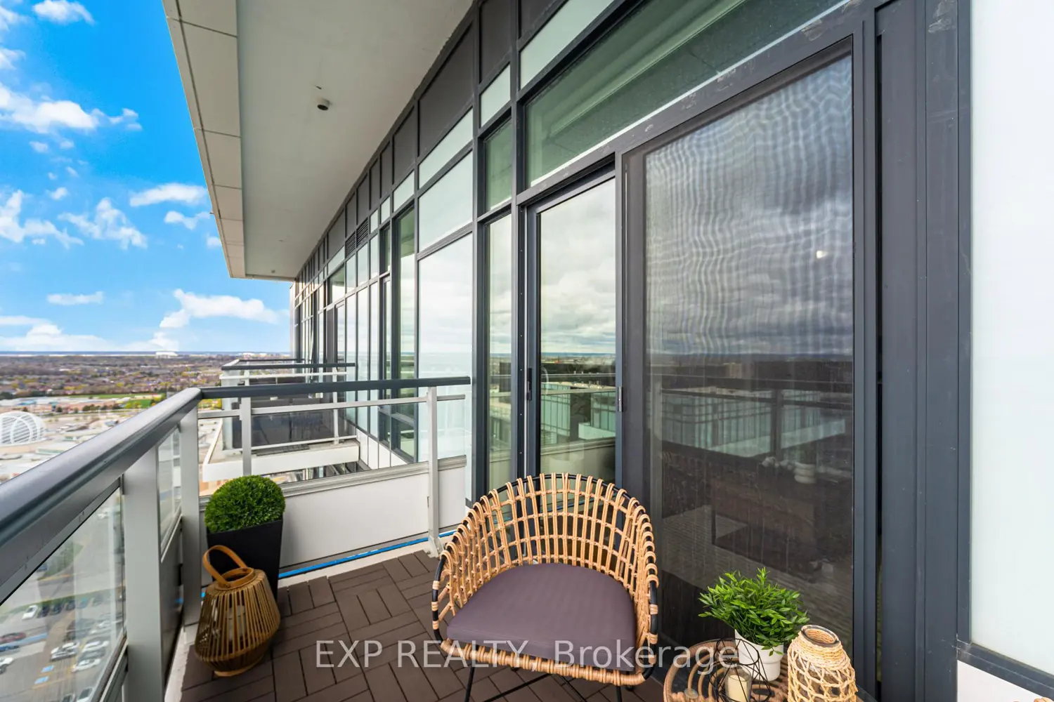 Additional image 14 of 2560 Eglinton Avenue 2508