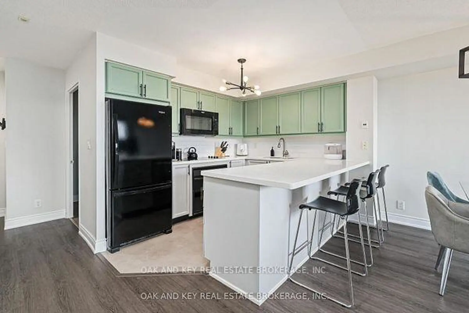Additional image 2 of 245 Davisville Avenue 613