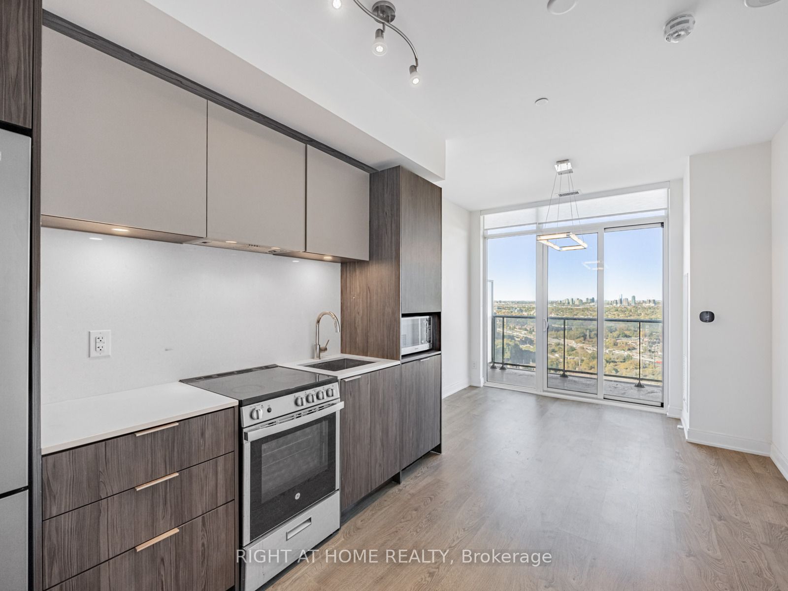 Additional image 2 of 3009-70 Annie Craig Drive, Toronto, ON, M8V 0G2