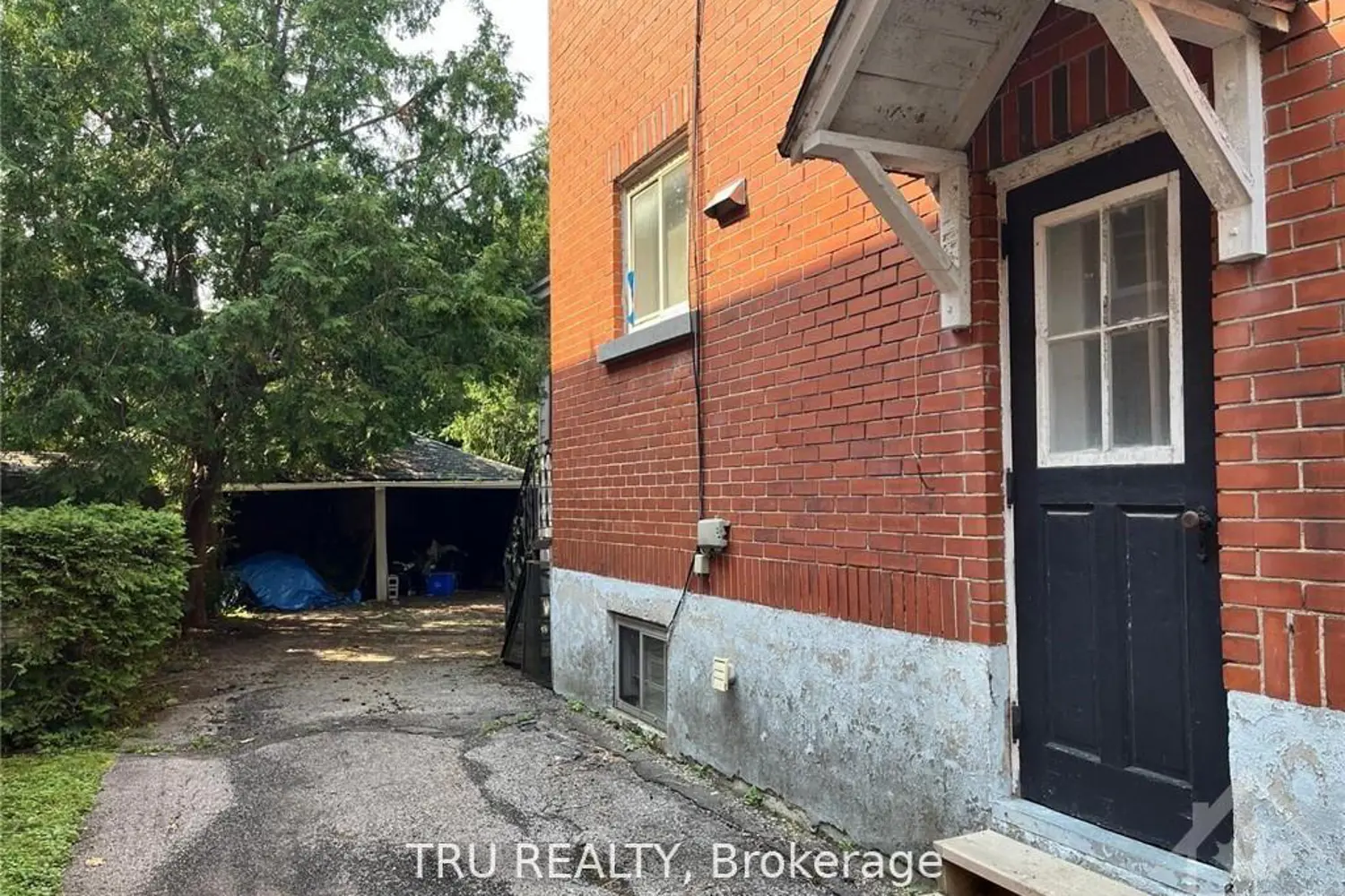 102 Putman Avenue photo 5
